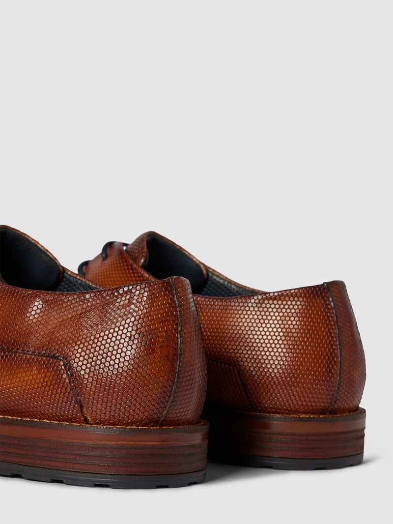 Derby-Schuhe mit Strukturmuster Modell 'Mano' in cognac