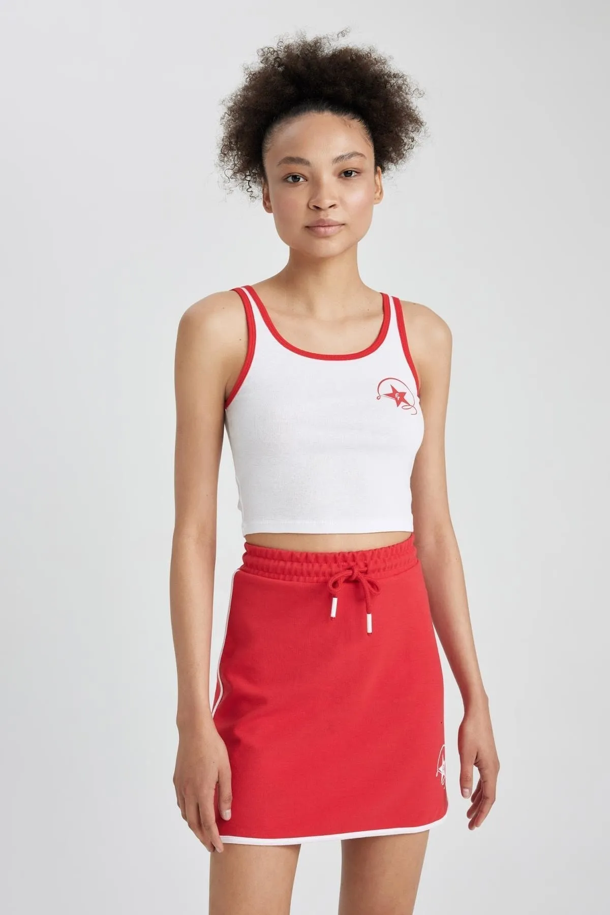DeFacto  Fit Crop Bedrucktes Rundhals-Ripp-Shirt Athlete Cotton Athlete A6899ax23sm