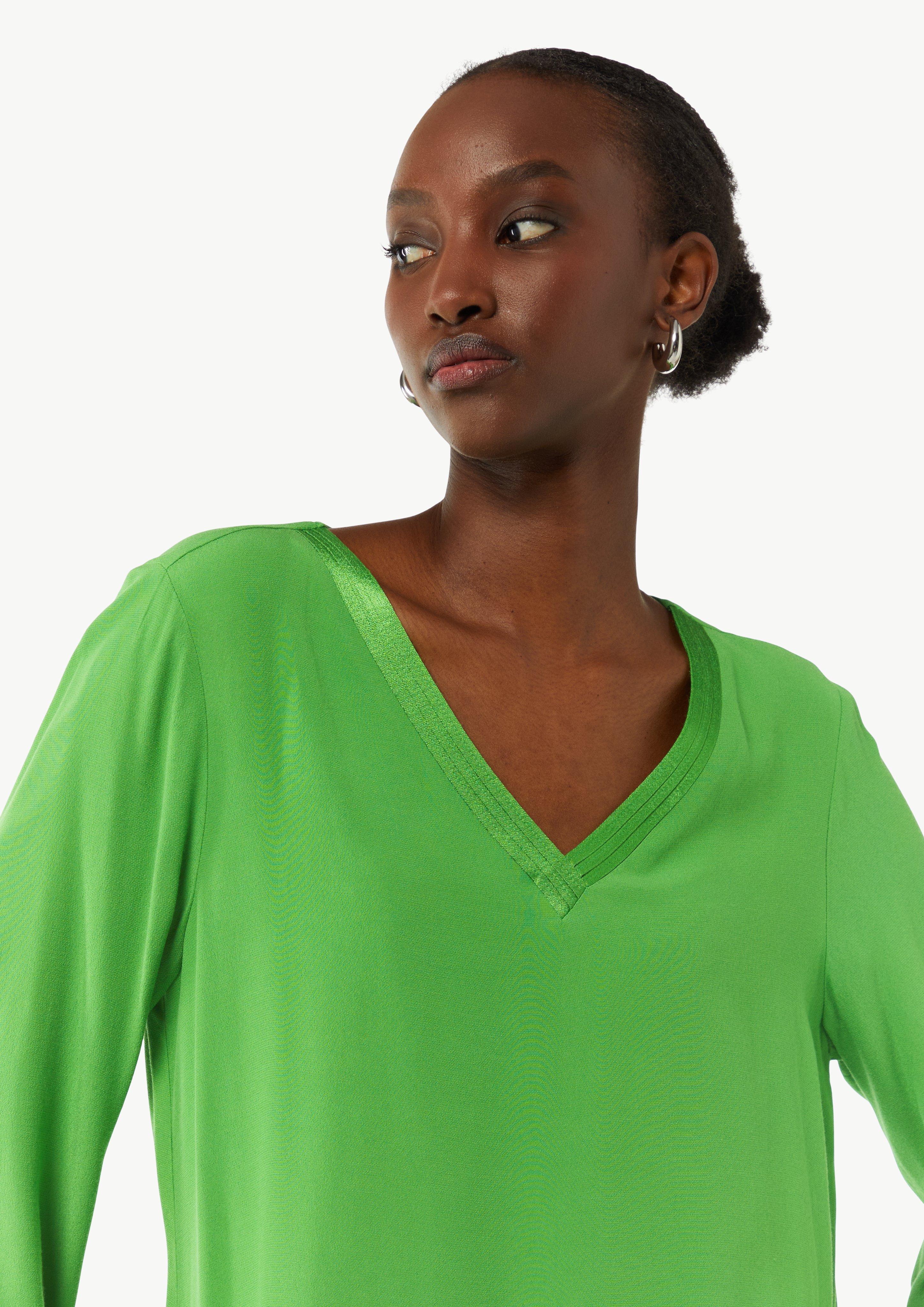 Bluse mit V-Ausschnitt und Satinblende - grün