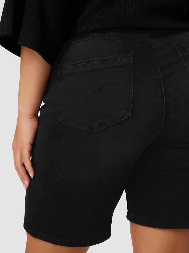 PLUS SIZE Jeansshorts im 5-Pocket-Design Modell 'CARLA' in schwarz