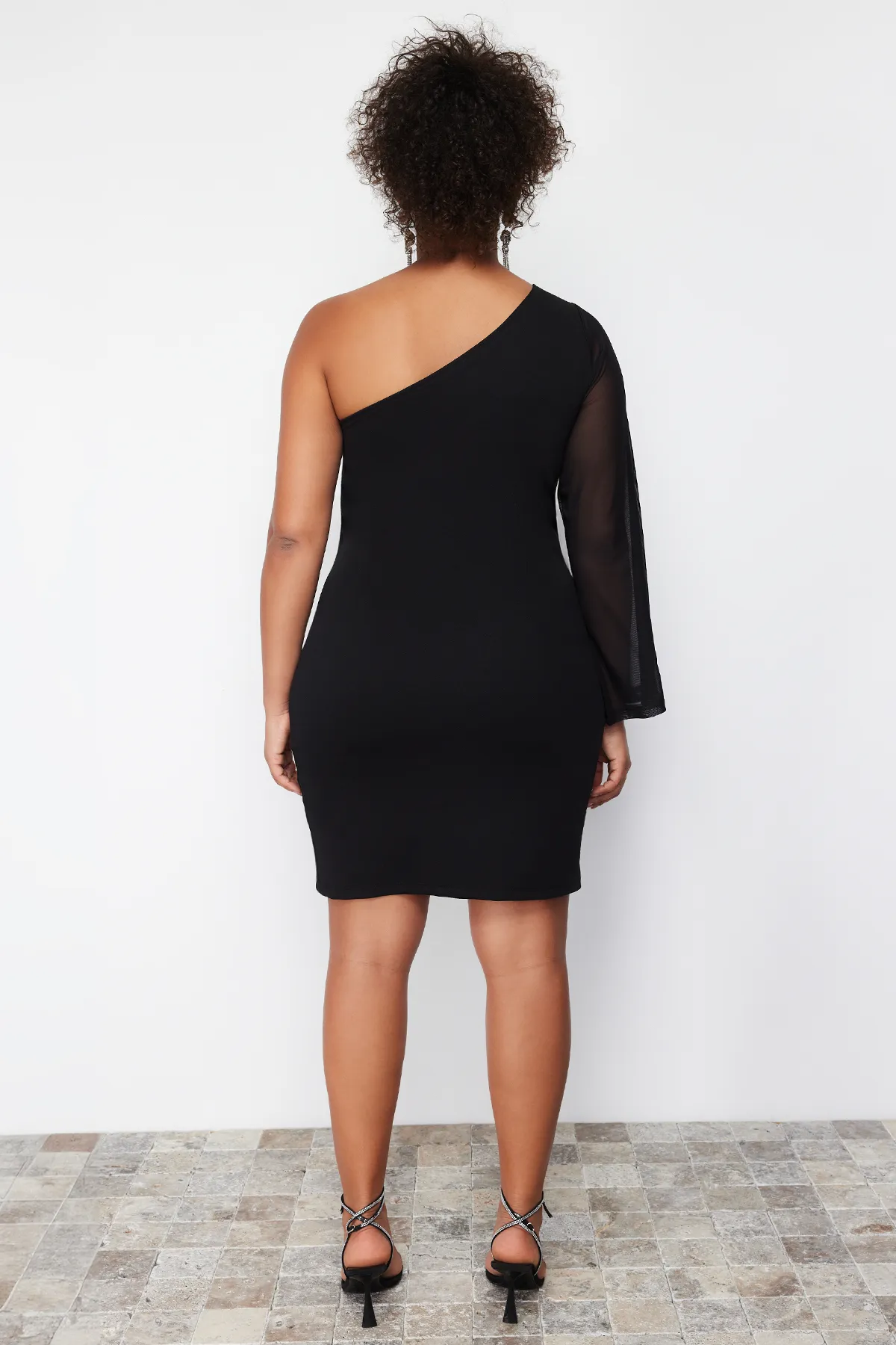 Trendyol Curve  Schwarzes einärmliges Mini-Strickkleid TBSSS24AH00036