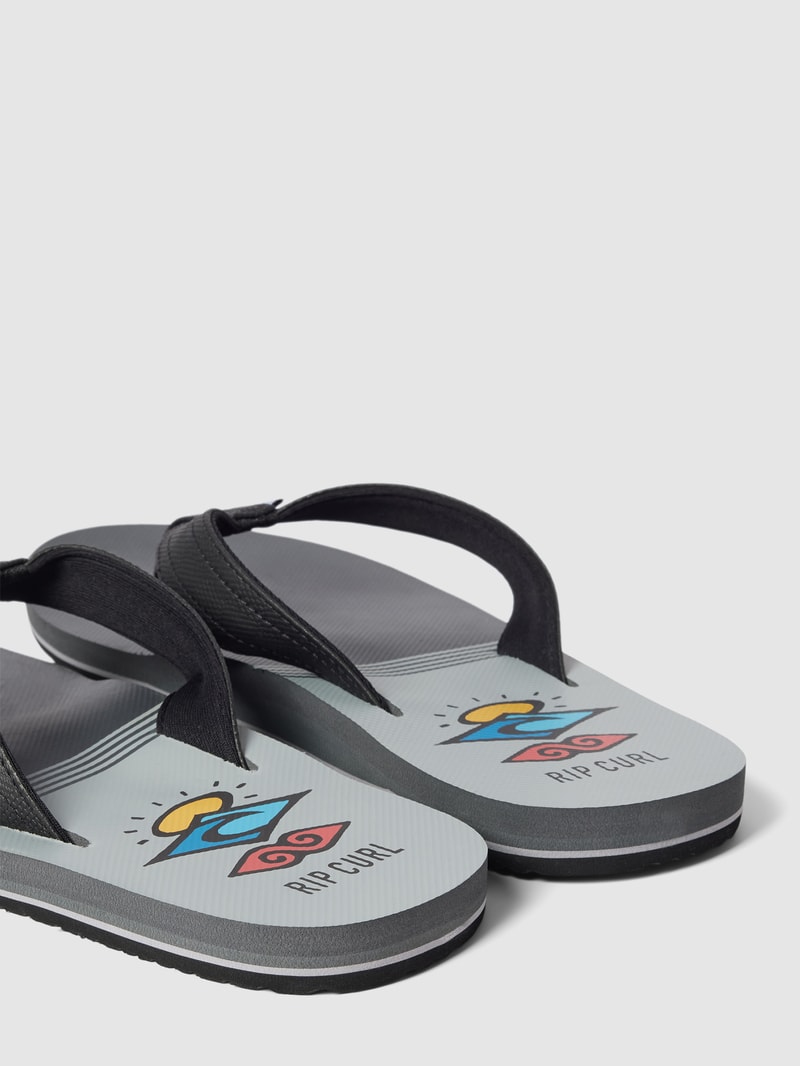 Zehentrenner mit Label-Details Modell 'RIPPER' in mittelgrau
