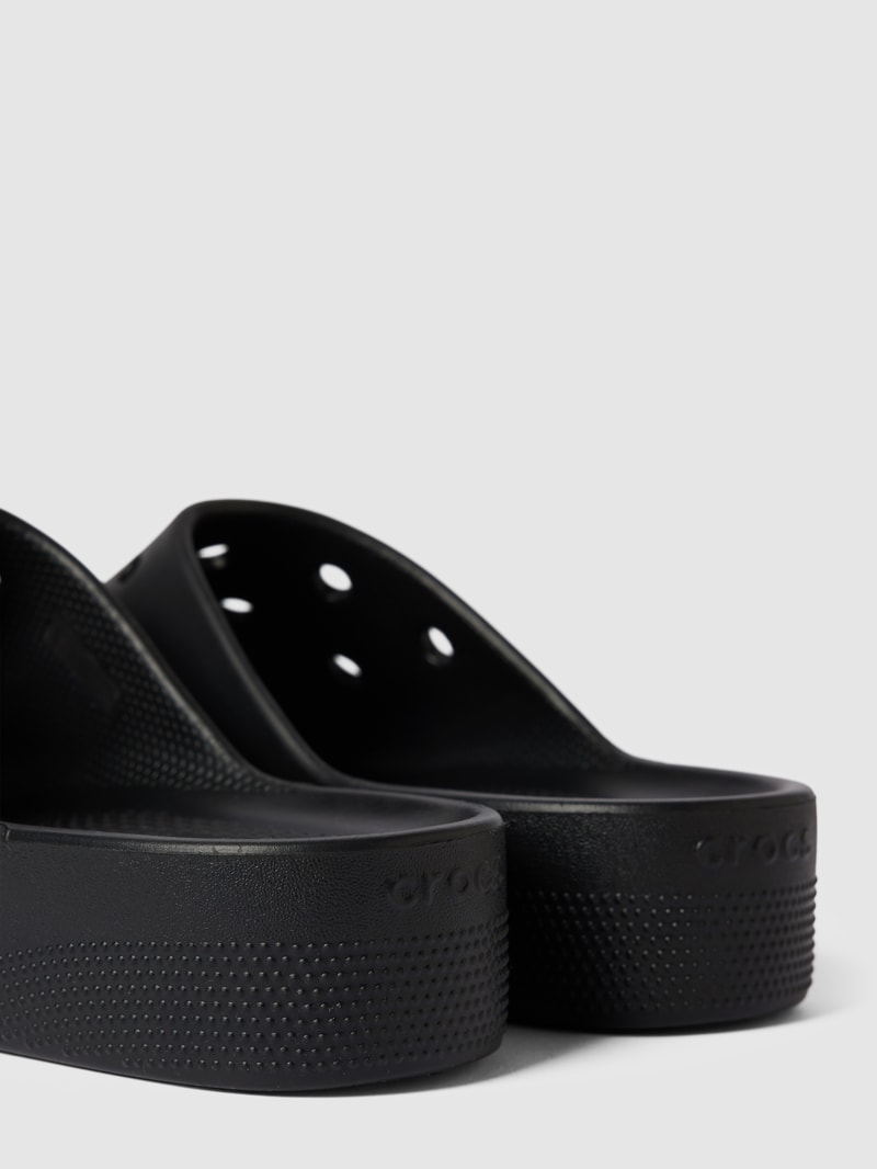 Slides mit Lochmuster in schwarz