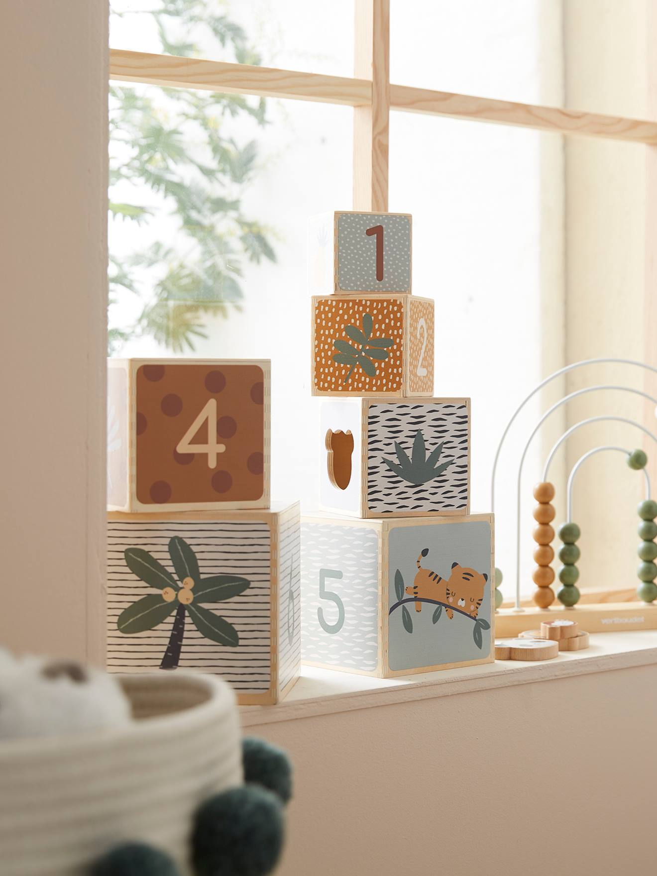 Tour de cubes avec formes à encastrer en bois FSC® tanzanie