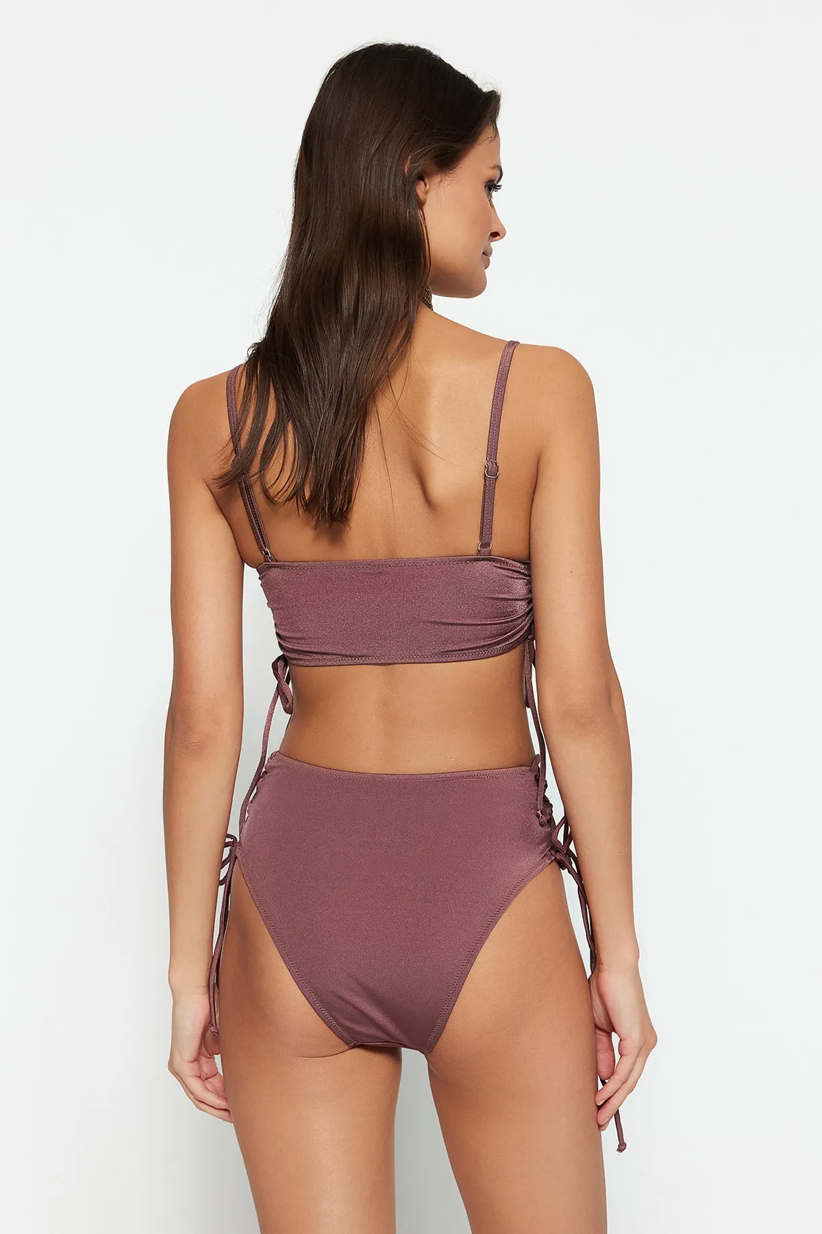 Trendyol Collection  Braune Hipster-Bikinihose mit hoher Taille und Paspelierung TBESS22BA0044