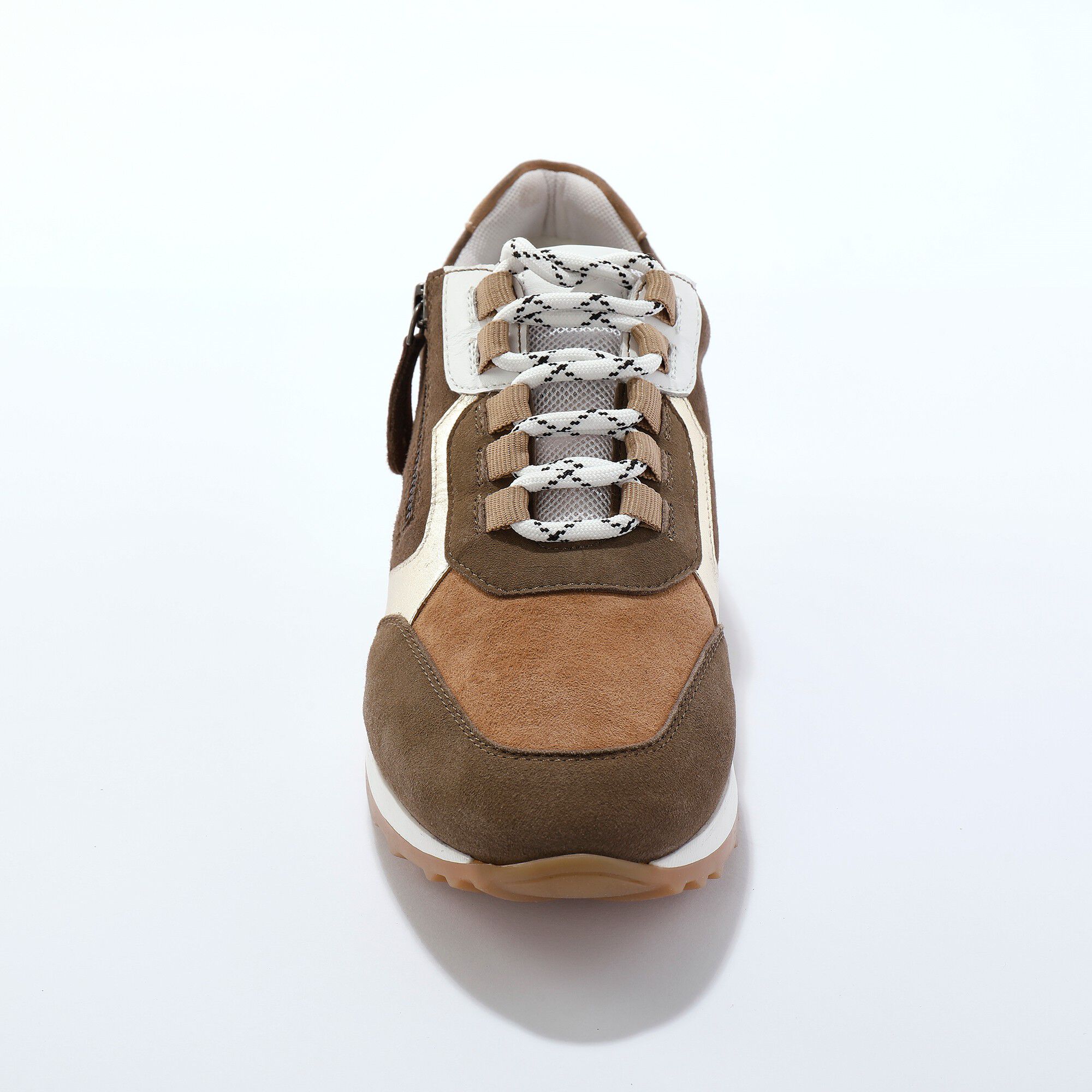 Baskets sneakers cuir, empiècements fantaisie contrastés