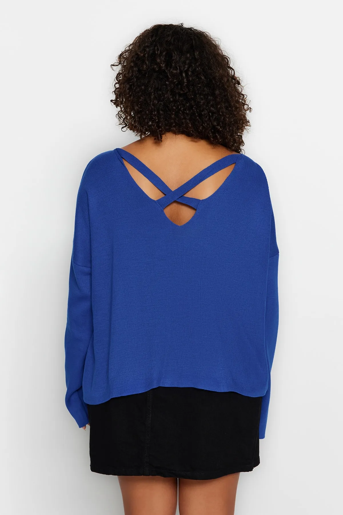 Trendyol Curve  Saks Back Cross Band Detaillierter Strickpullover
