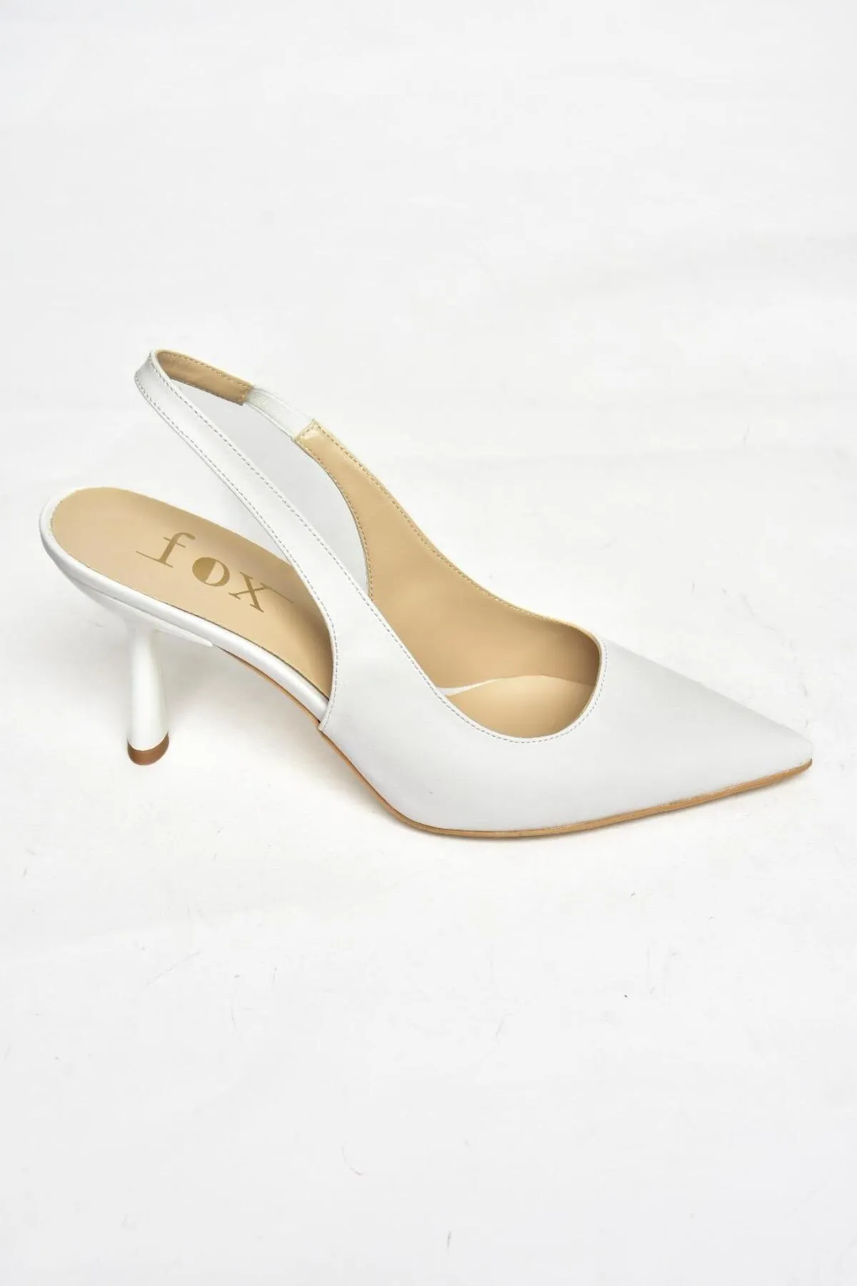 Fox Shoes  S369748209 Weiße Damenschuhe mit dünnem Absatz und spitzer Zehenpartie