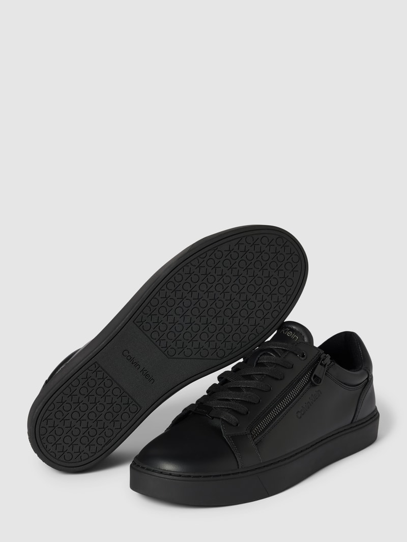 Sneaker mit Reißverschluss in schwarz