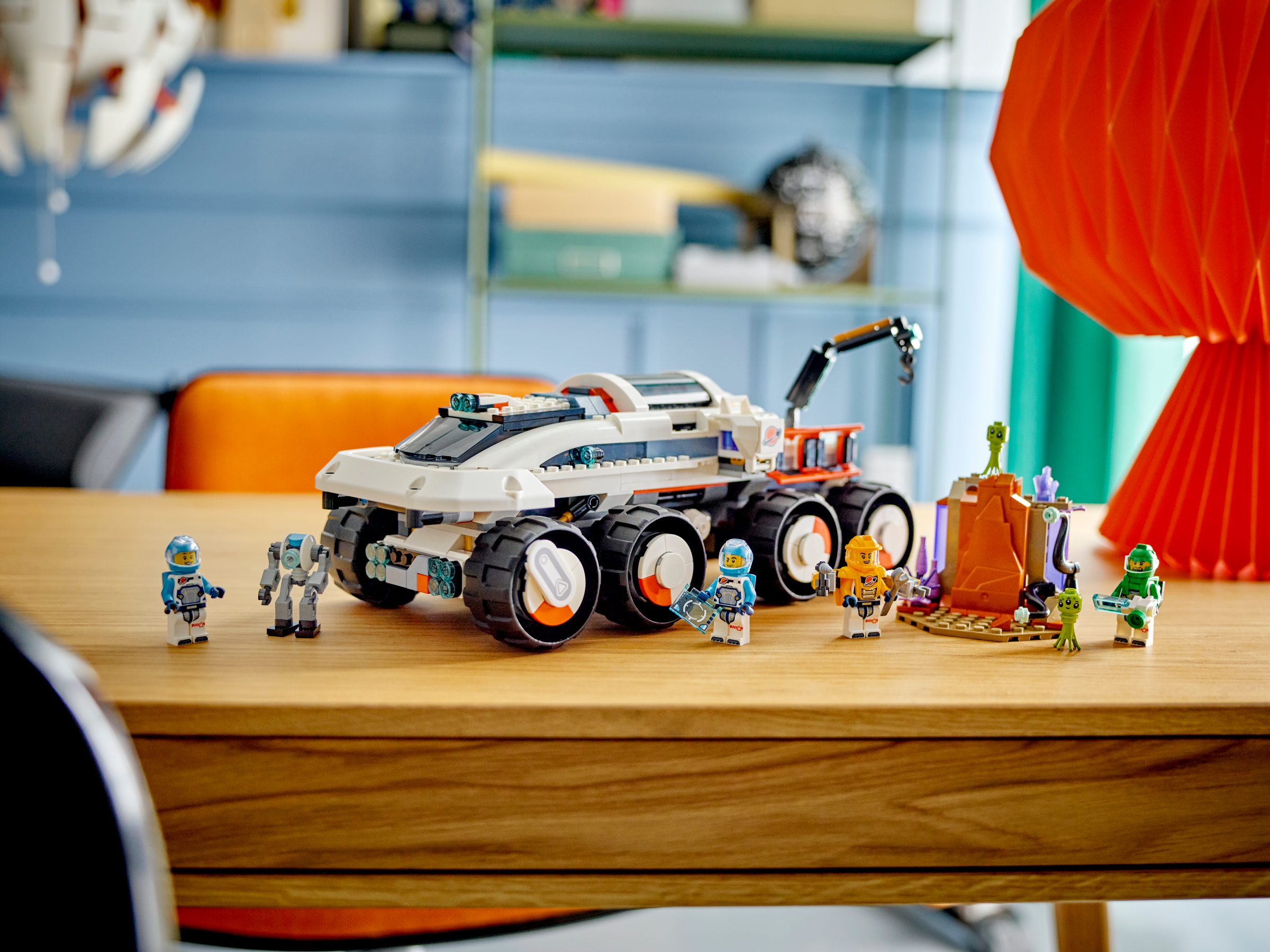 Kommando-Rover mit Ladekran 60432