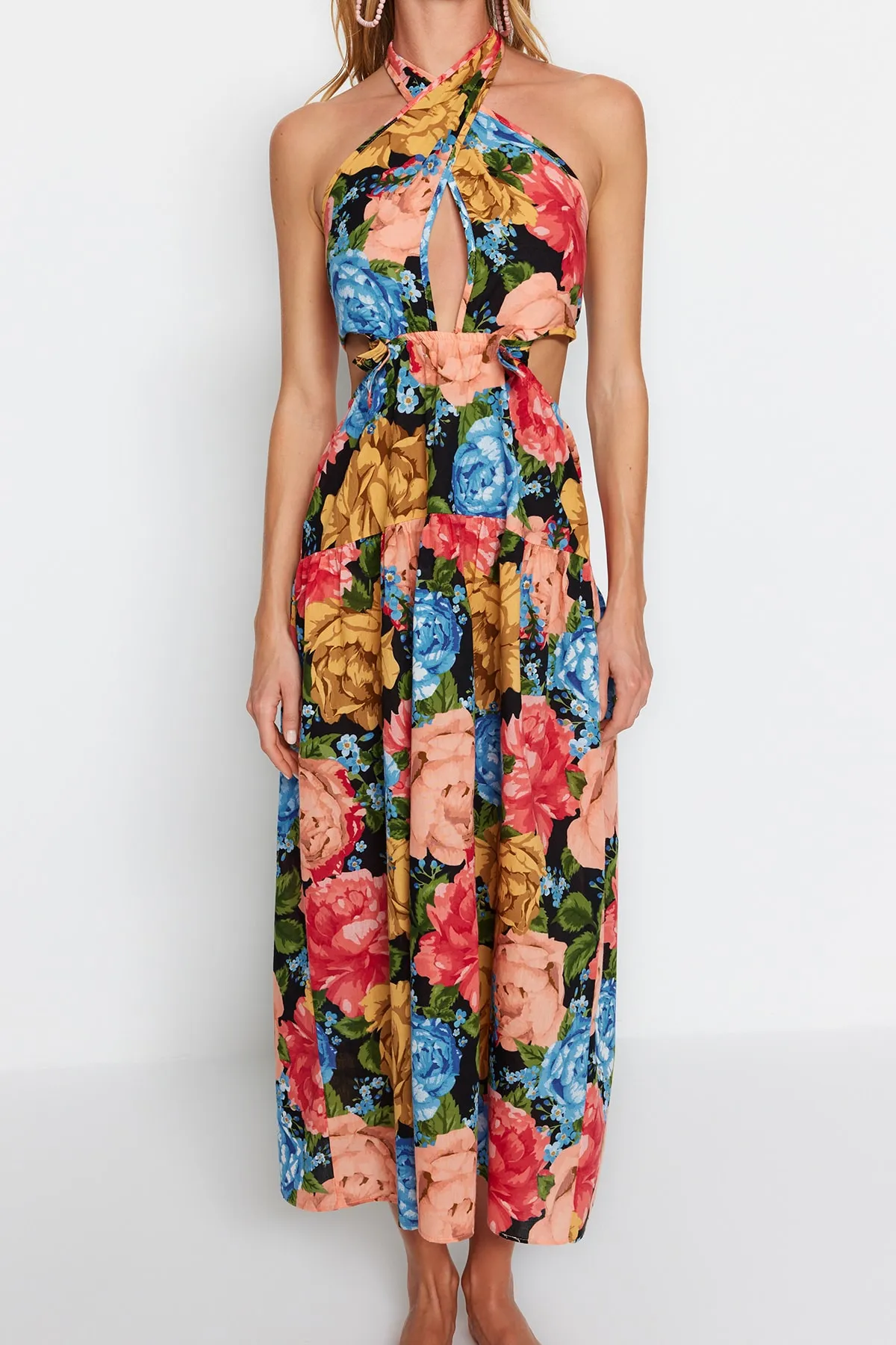 Trendyol Collection  Geblümtes Maxi-Strandkleid zum Binden aus 100 % Baumwolle TBESS23EL00214