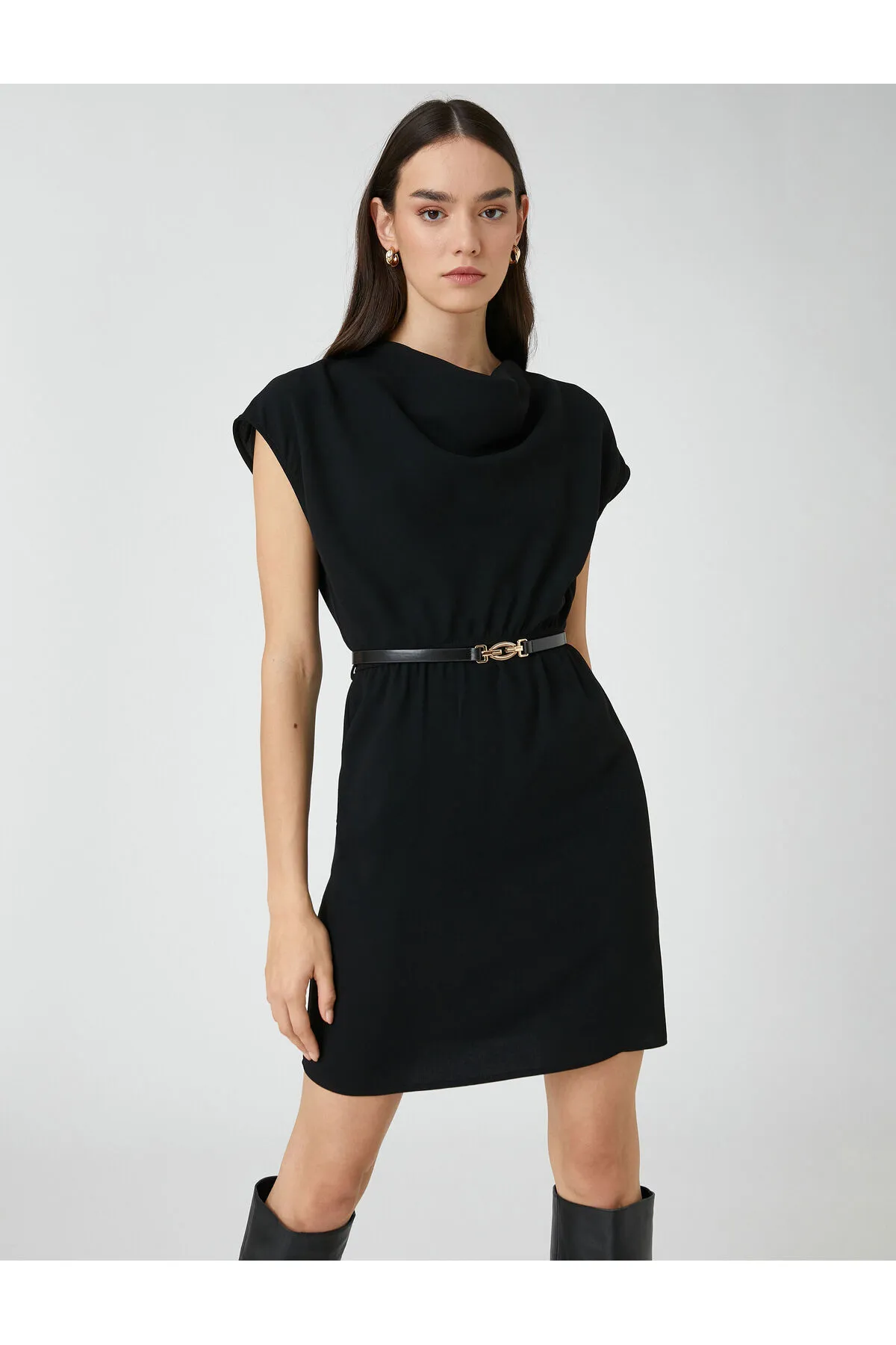 Koton  Ärmelloses kurzes Kleid mit Kragen und Gürtel