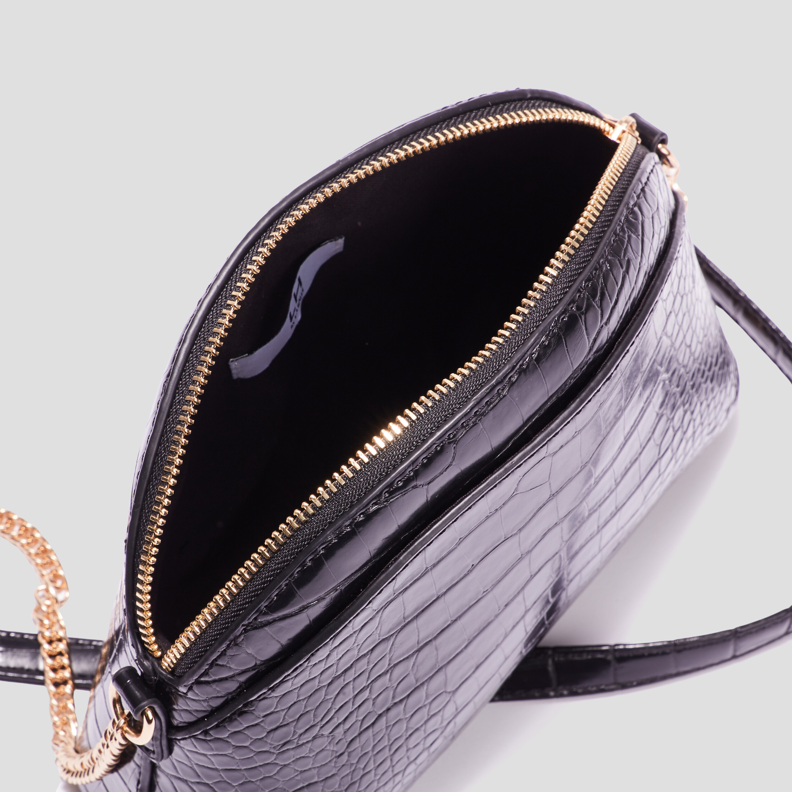 Sac en bandoulière vernis effet croco noir femme | La Halle