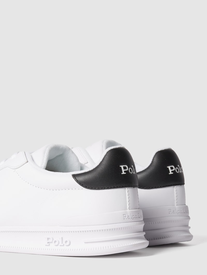 Sneaker mit Label-Print in weiß