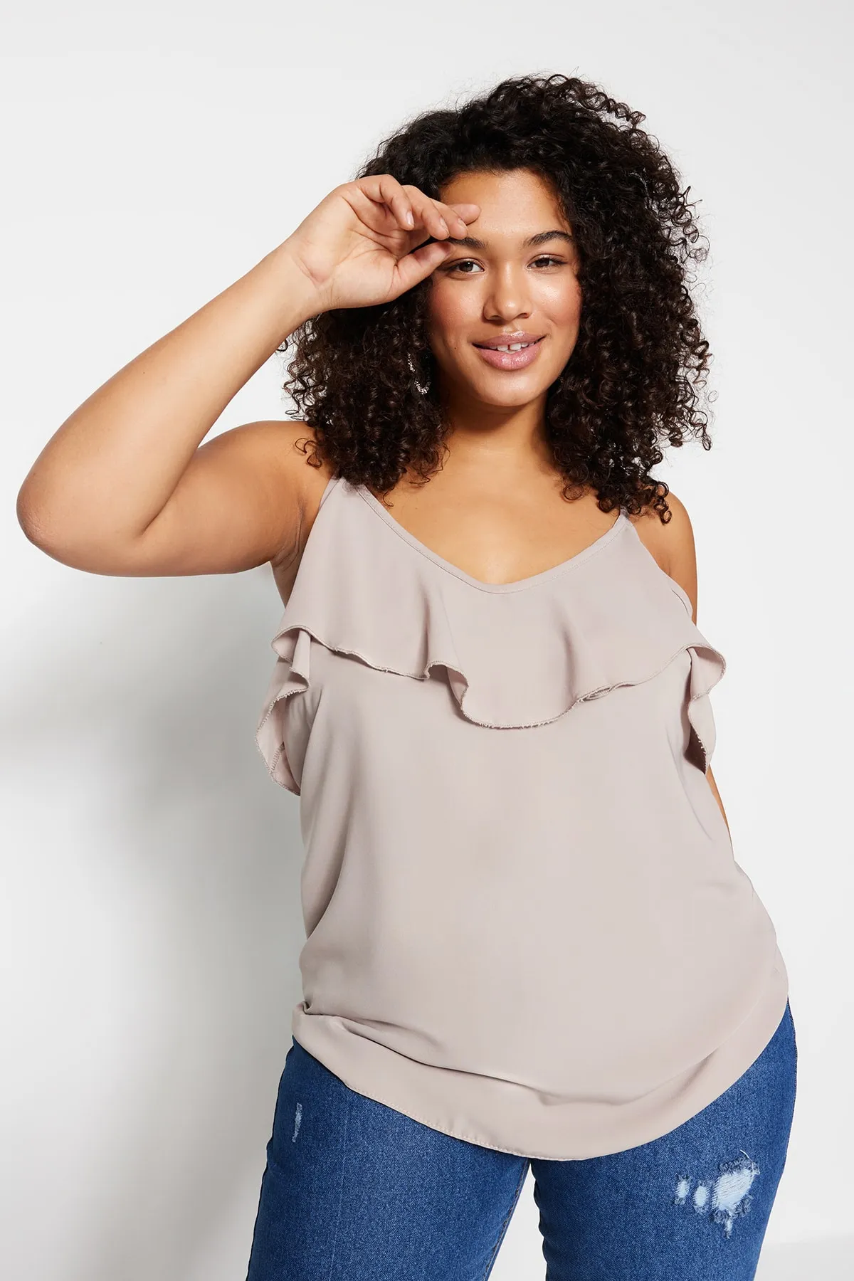 Trendyol Curve  Beige gewebte Bluse mit Volantkragen TBBSS22AF0023
