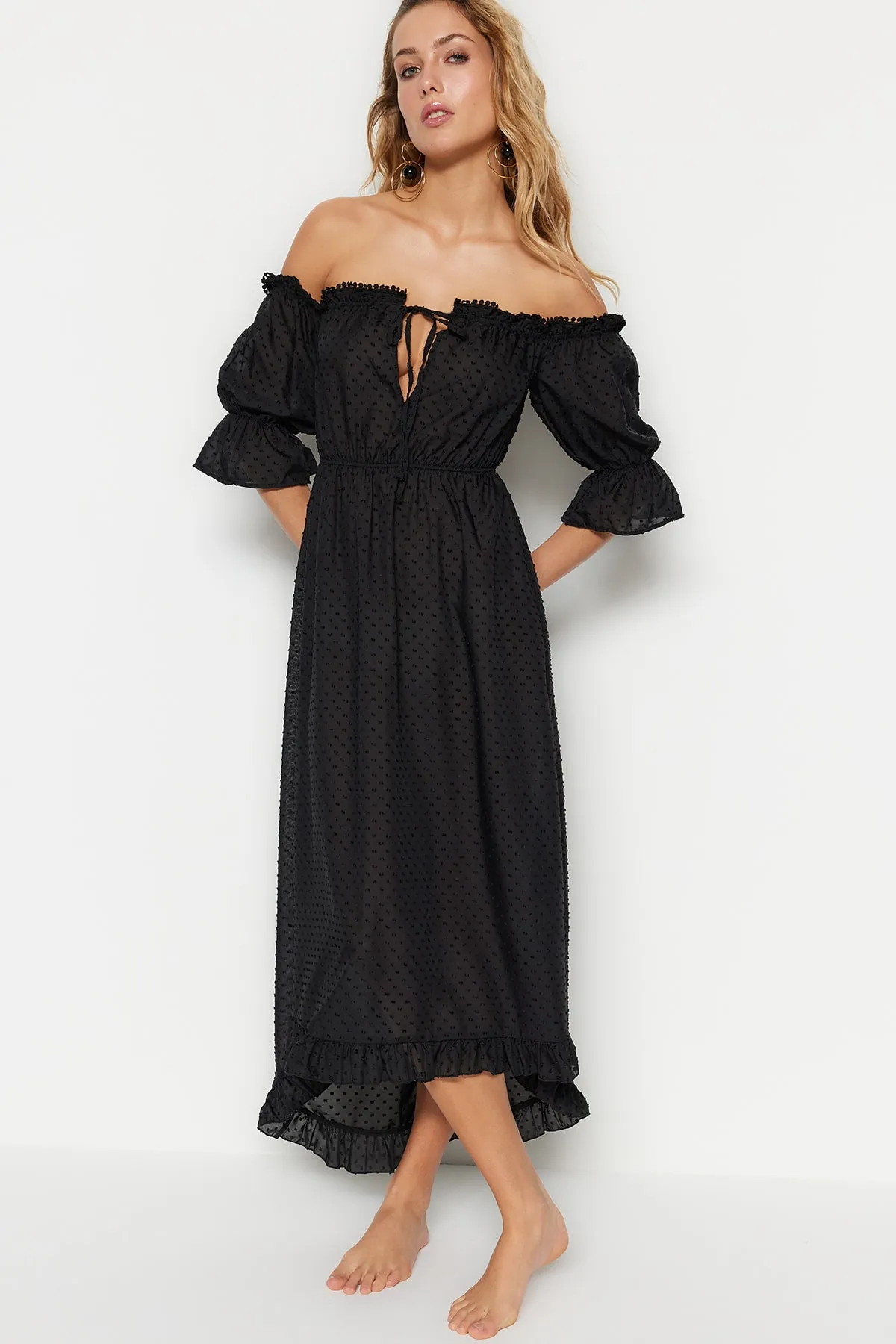 Trendyol Collection  Schwarzes Strandkleid mit Carmenkragen TBESS19BB0101