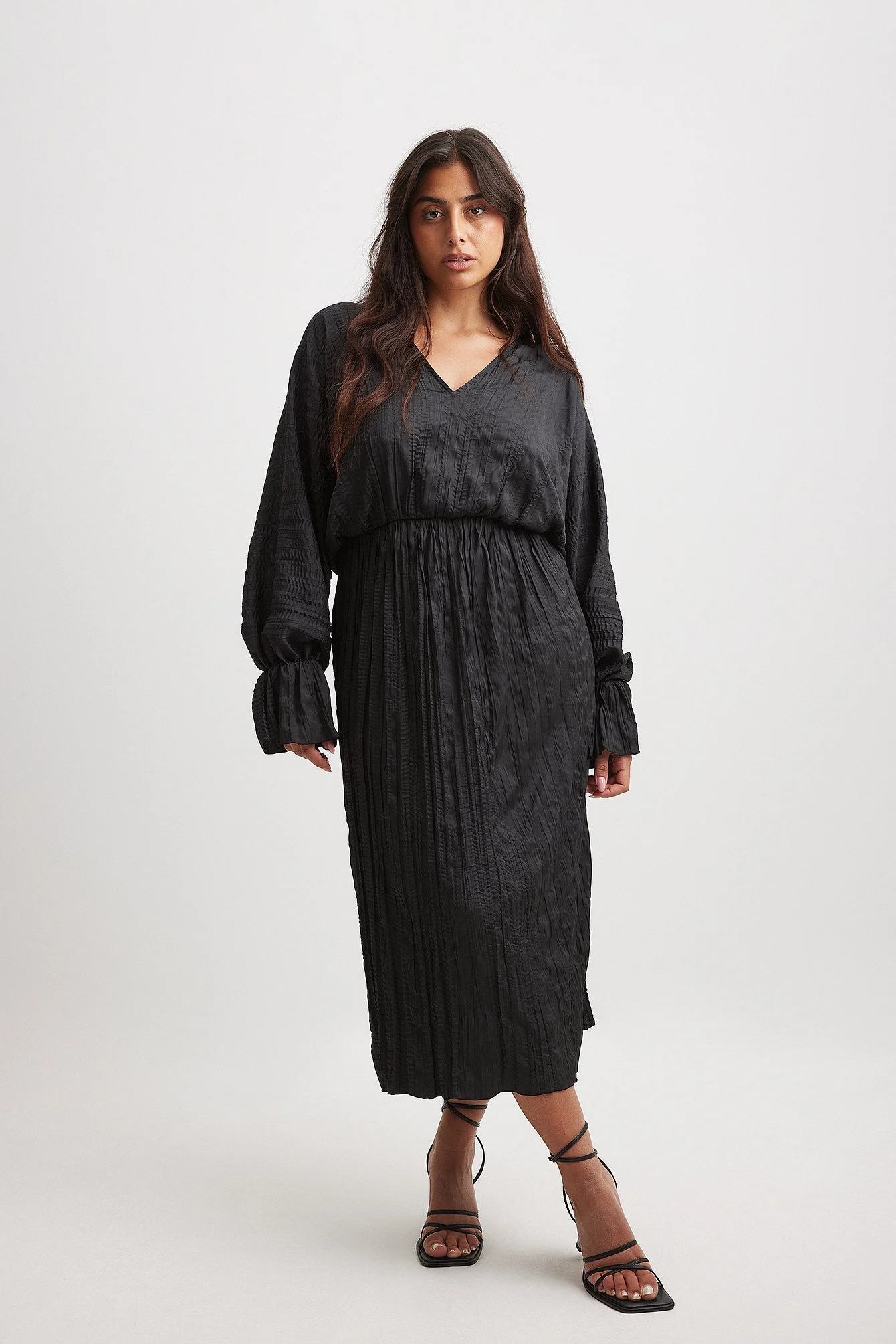 Drapiertes, strukturiertes Midikleid