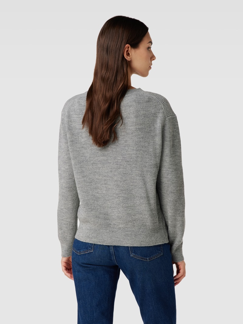 Strickpullover mit Rundhalsausschnitt in hellgrau