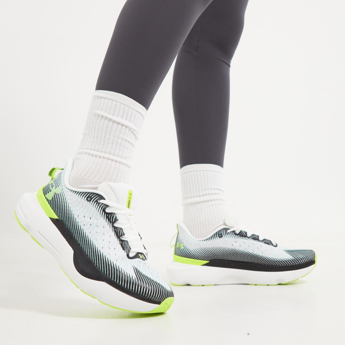 Under Armour – Infinite Pro – Vita, flerfärgade träningsskor