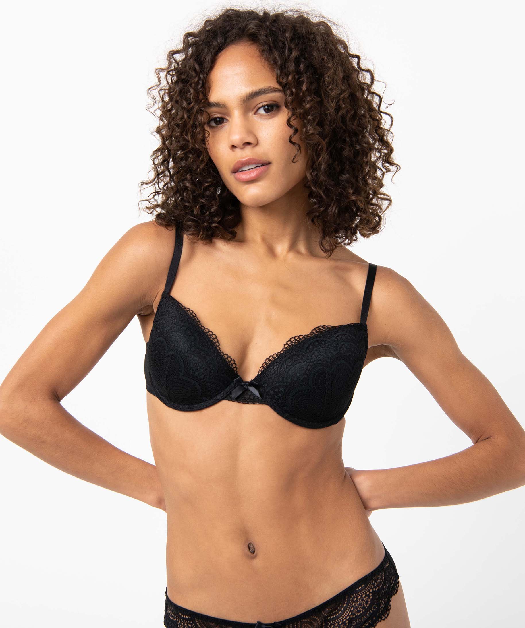 Soutien-gorge corbeille en dentelle à armatures femme noir | GEMO