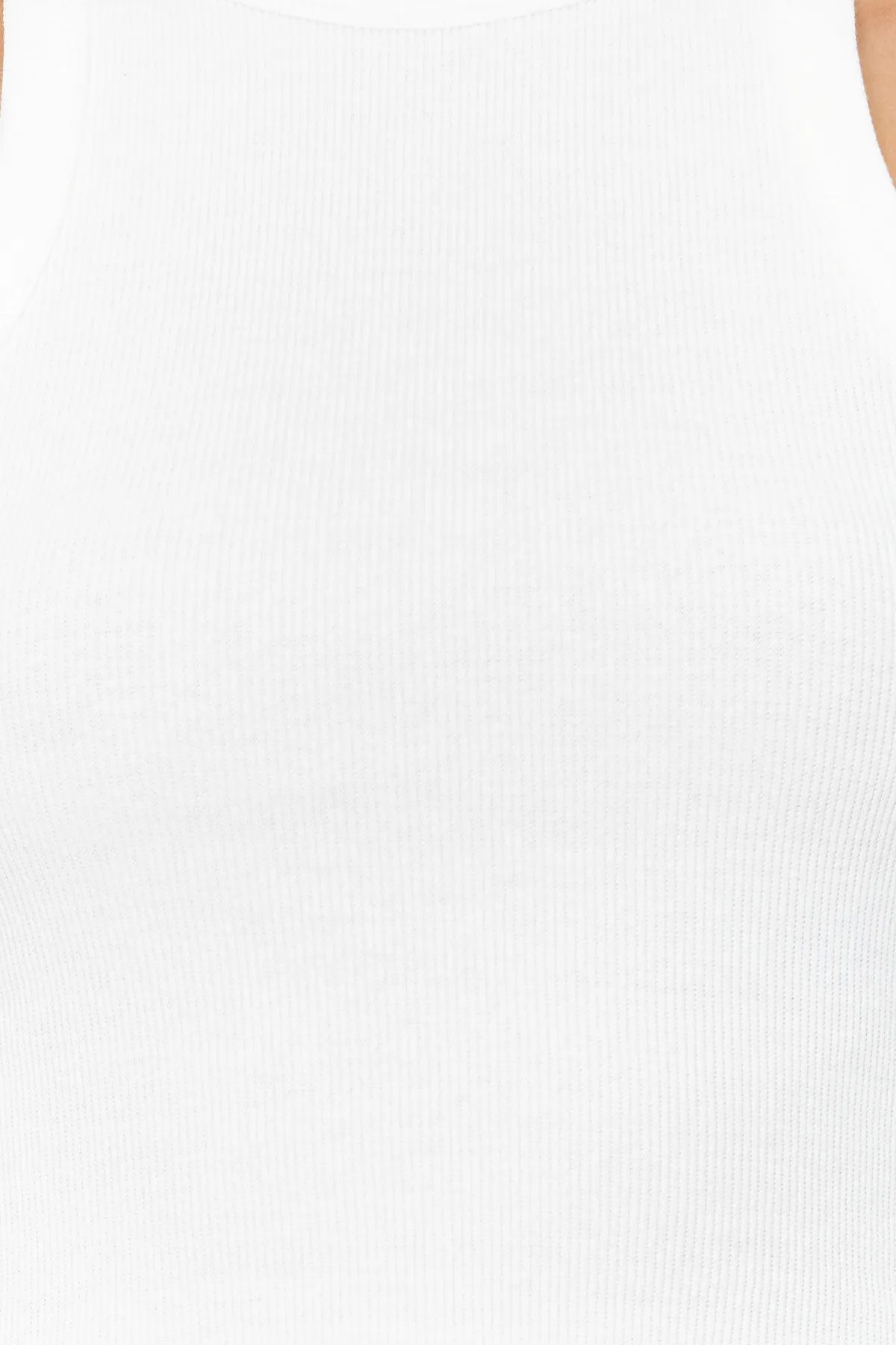 Trendyol Collection  Ecrufarbenes, figurbetontes, kurzärmliges Tanktop aus flexiblem Baumwollstrick mit Neckholderkragen TWOSS24AL00000