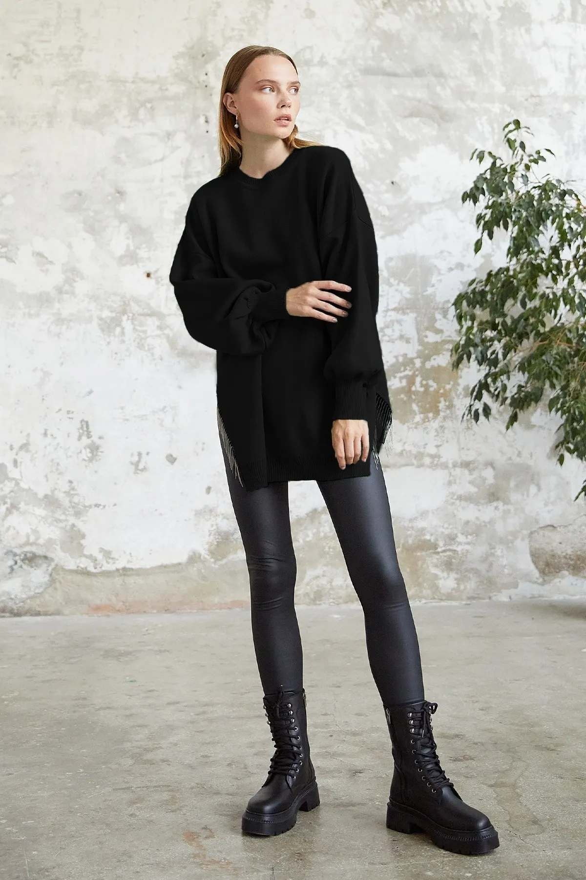 InStyle  Strickpullover mit Perlenquasten und Details – Schwarz