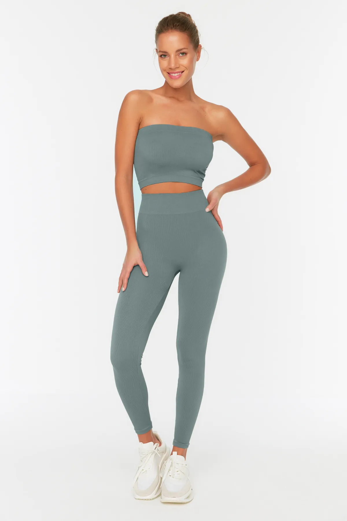 Trendyol Collection  Khakifarbene, nahtlos/nahtlos gestrickte Sport-Leggings in voller Länge TWOAW20TA0071