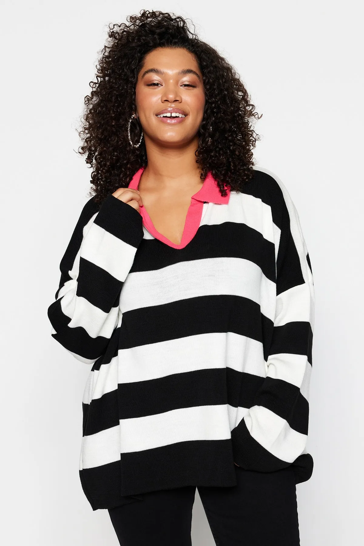 Trendyol Curve  Rosa gestreifter Strickpullover mit Rollkragen