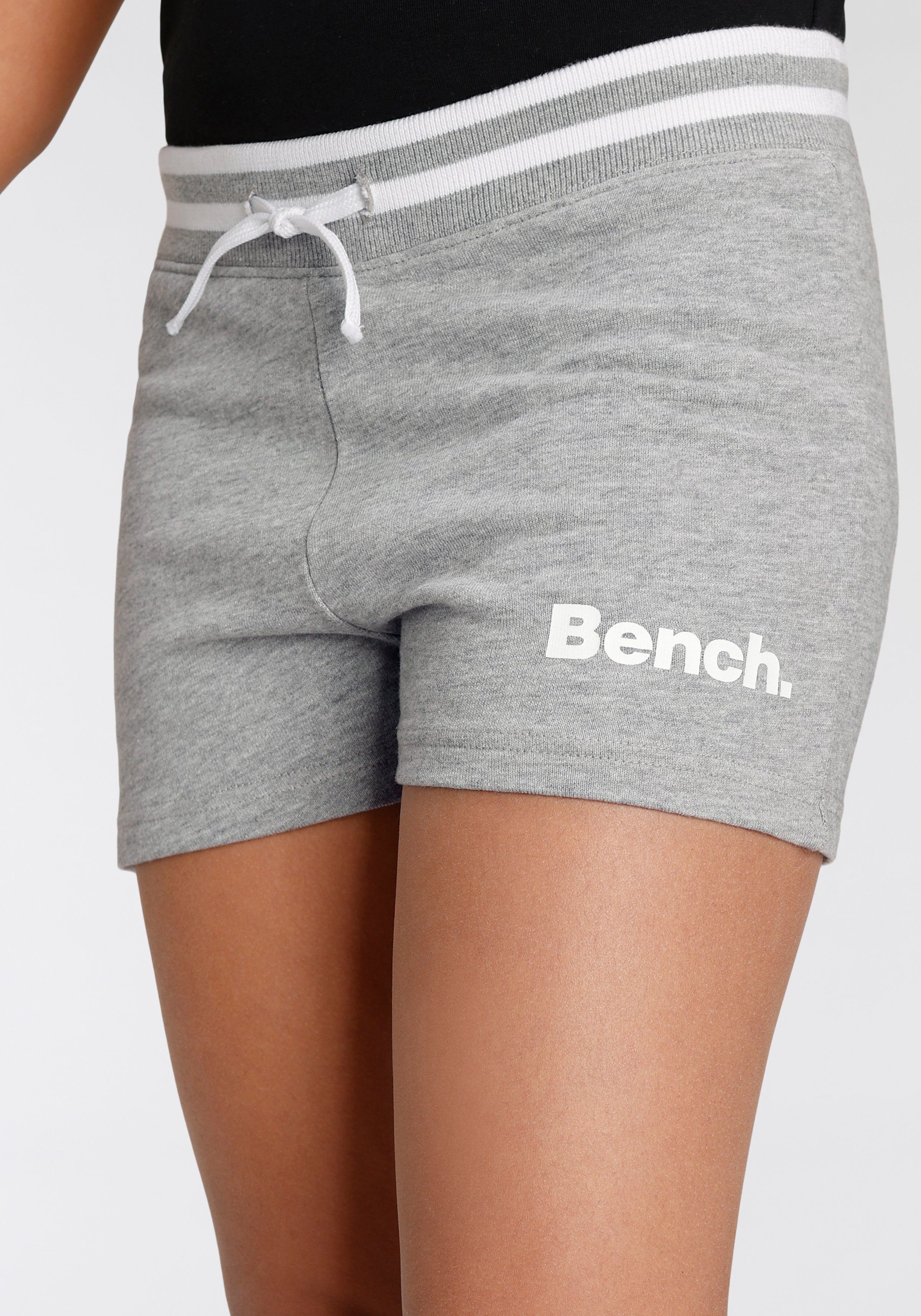 Bench. Sweatshorts mit Logo-Druck