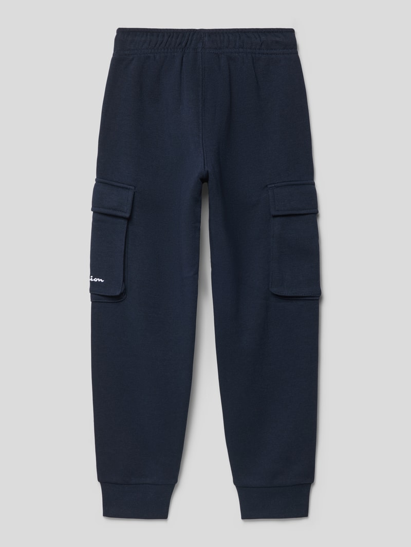 Sweatpants mit Cargotaschen in marineblau
