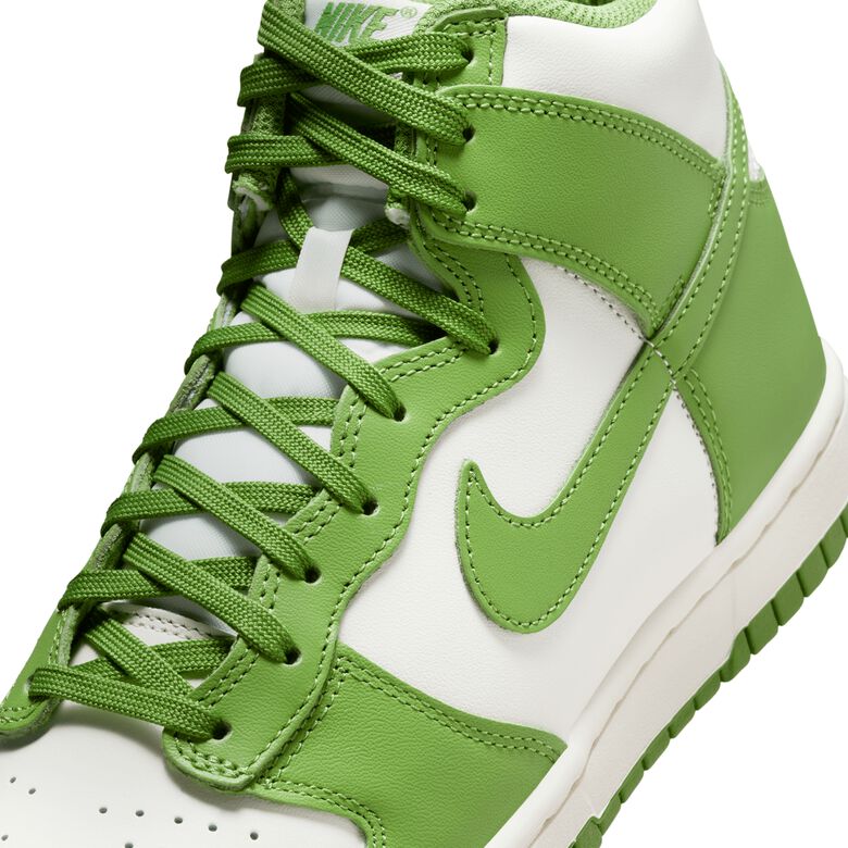 NIKE Wmns Dunk High 