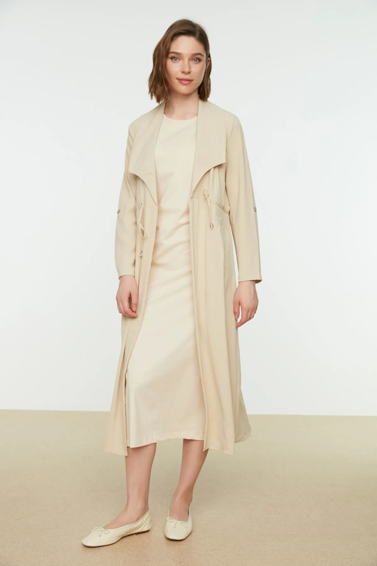 Trendyol Modest  Beiges ärmelloses Kleid mit Futter und Unterwäsche TCTSS21UK0034
