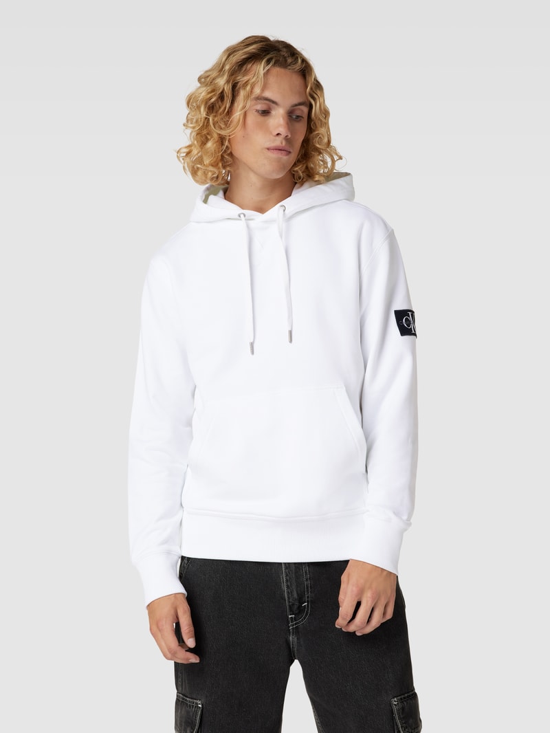 Hoodie mit Label-Patch in weiß