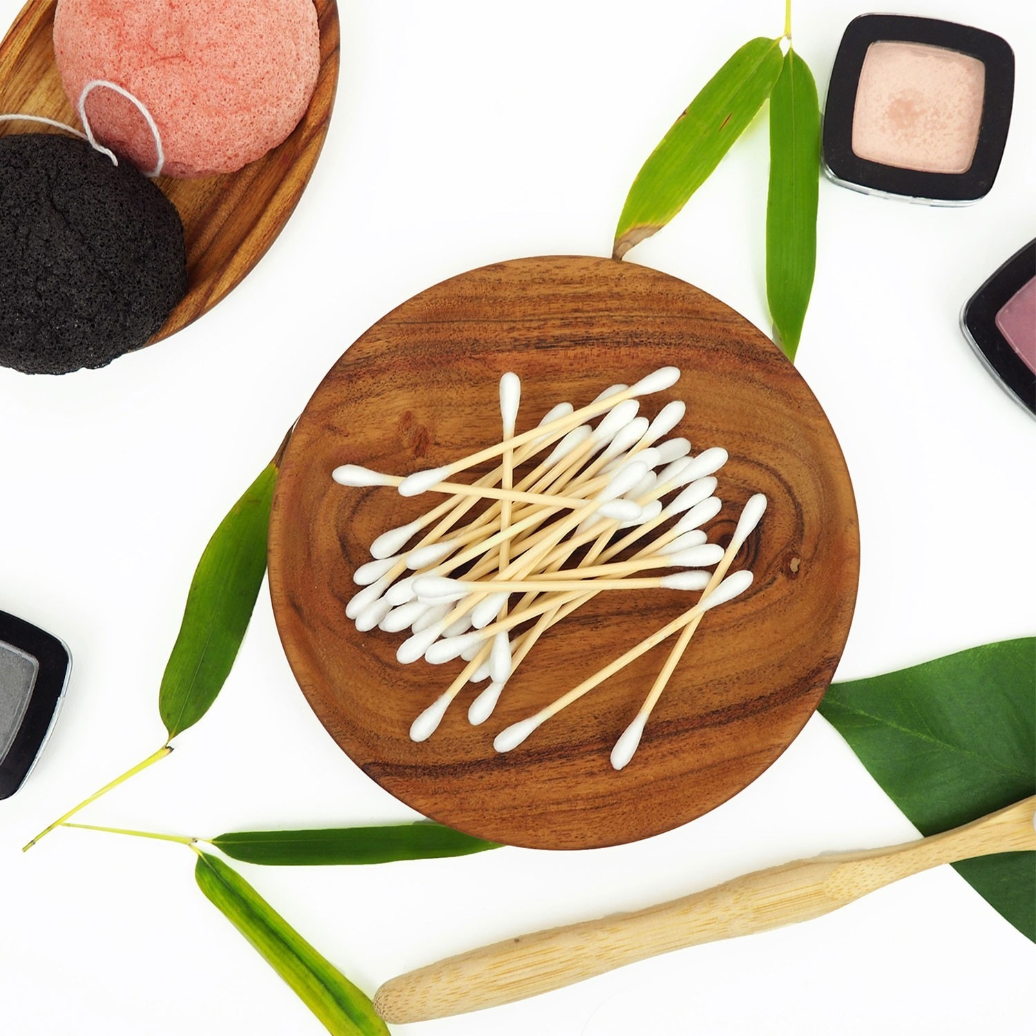 „Feel Natural“ dėžutė su 200 baltų bambuko vatos tamponėlių