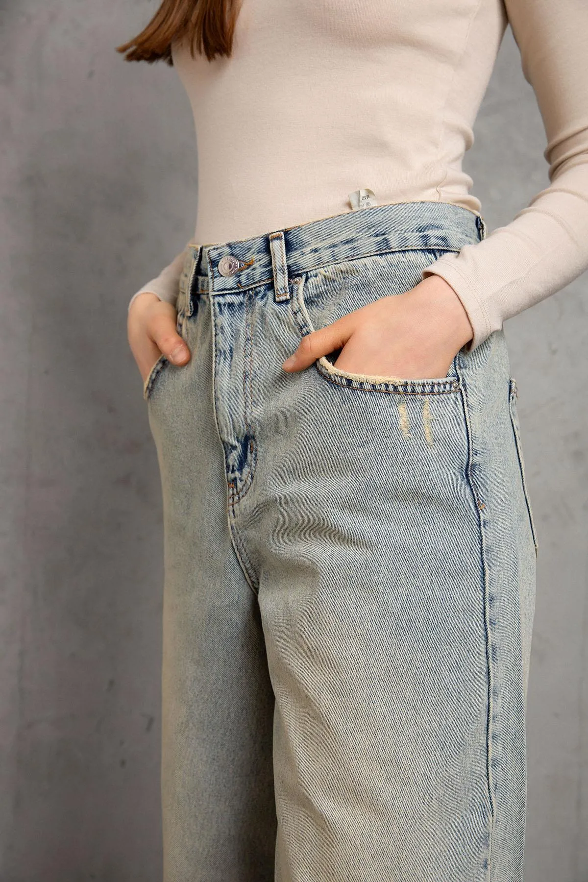 Maule  Schnalle im Detail, lockerer Schnitt, weites Bein, bequeme Baggy-Jeans, lockere Damenhose @milano