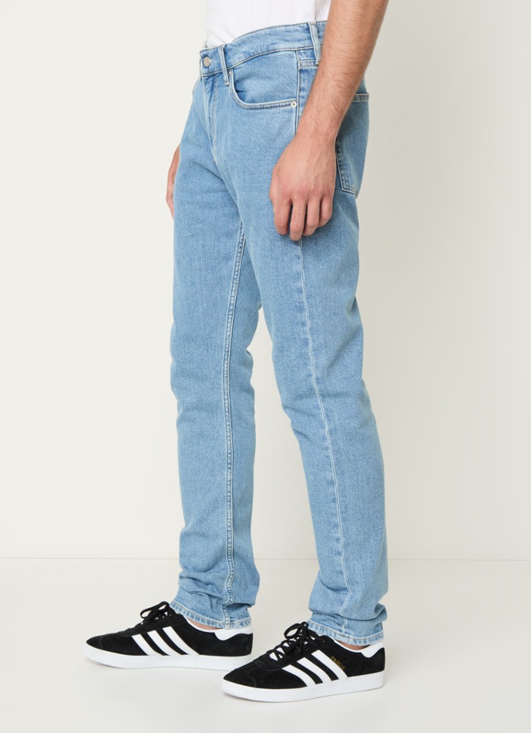 Calça jeans slim fit Calvin Klein com lavagem média