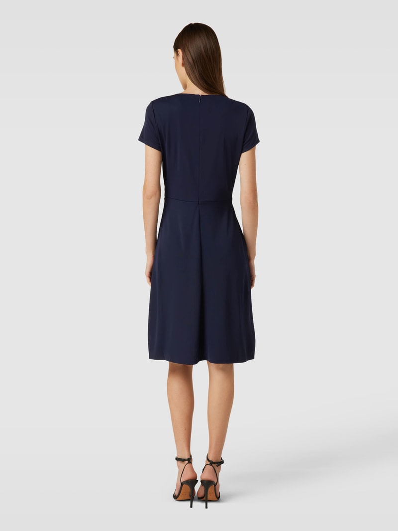 Knielanges Kleid mit V-Ausschnitt Modell 'KARLEE' in marineblau