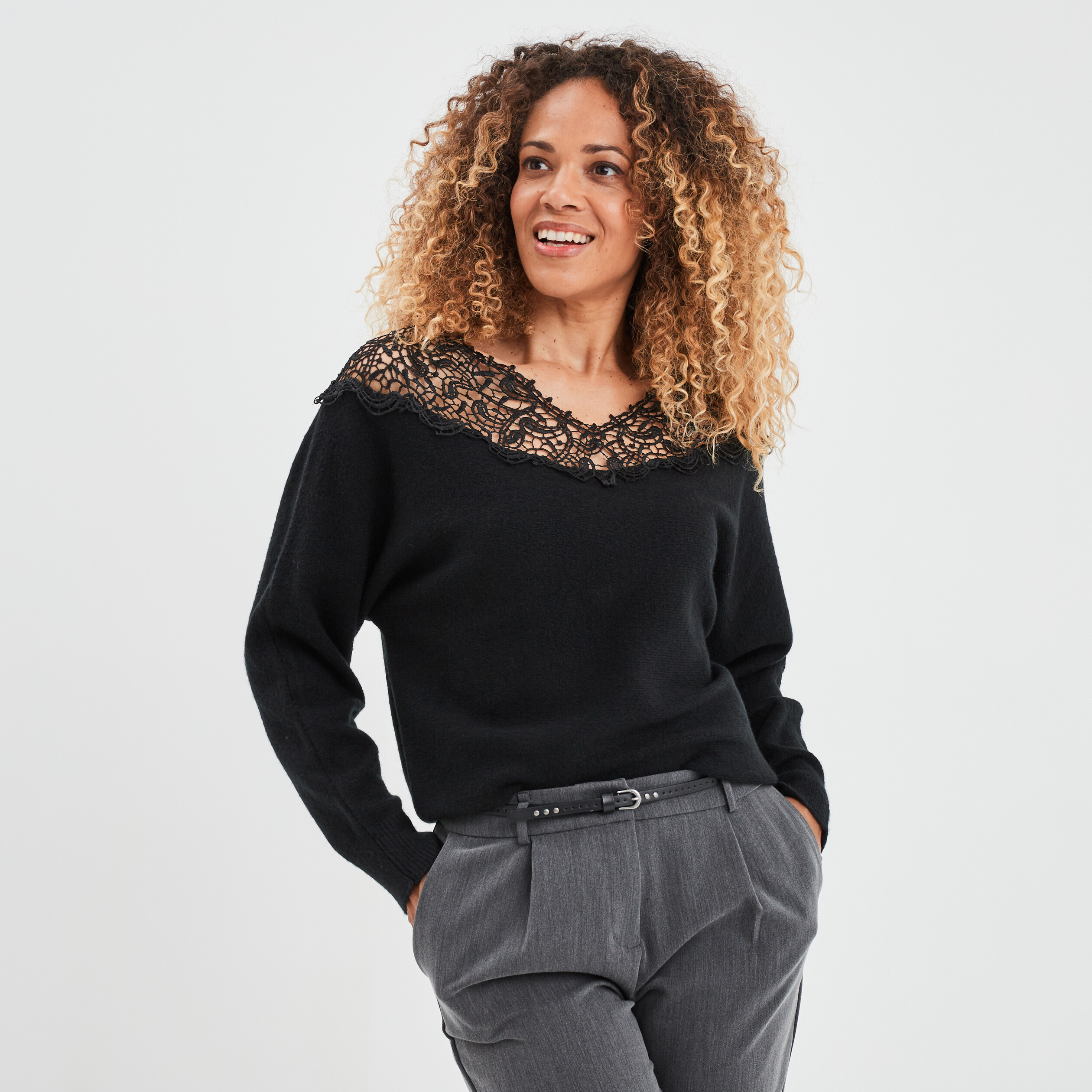 Pull manches chauve-souris col dentelle noir femme | La Halle
