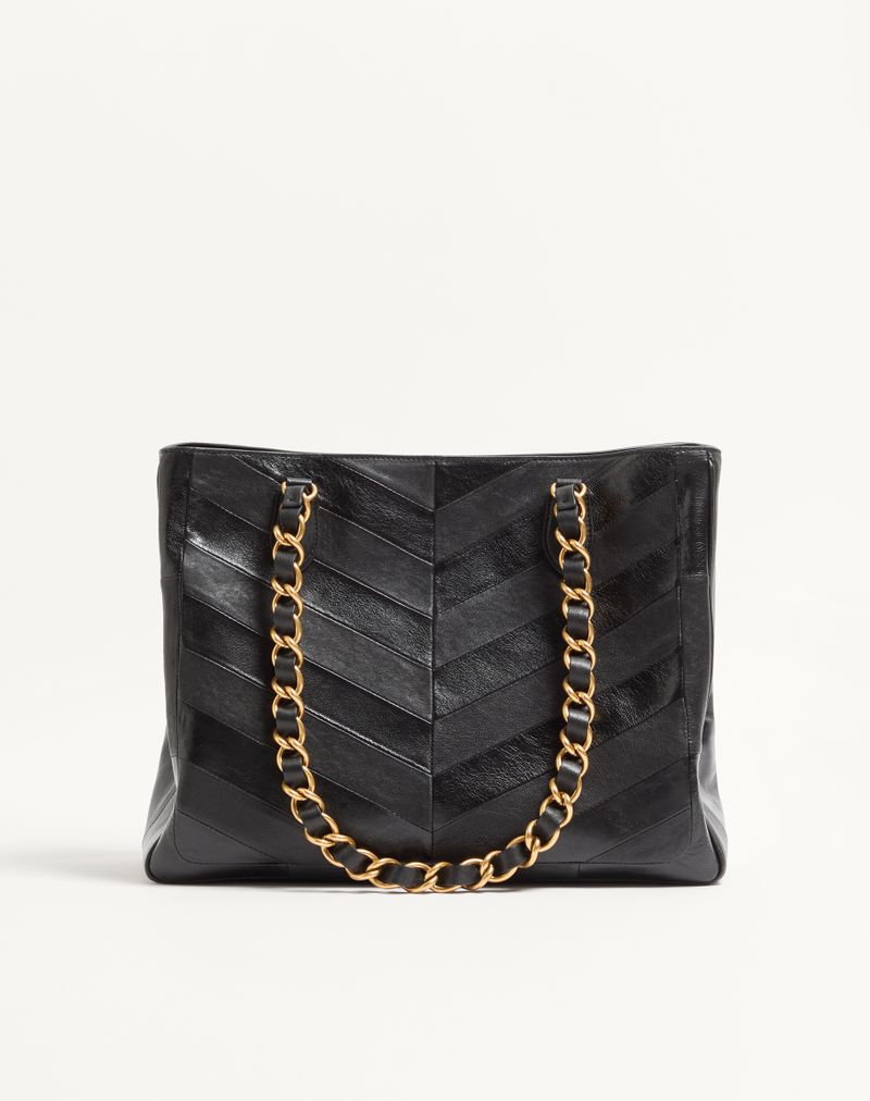 Valentino Garavani Laseine boodschappentas van nappaleer met chevronmotief.