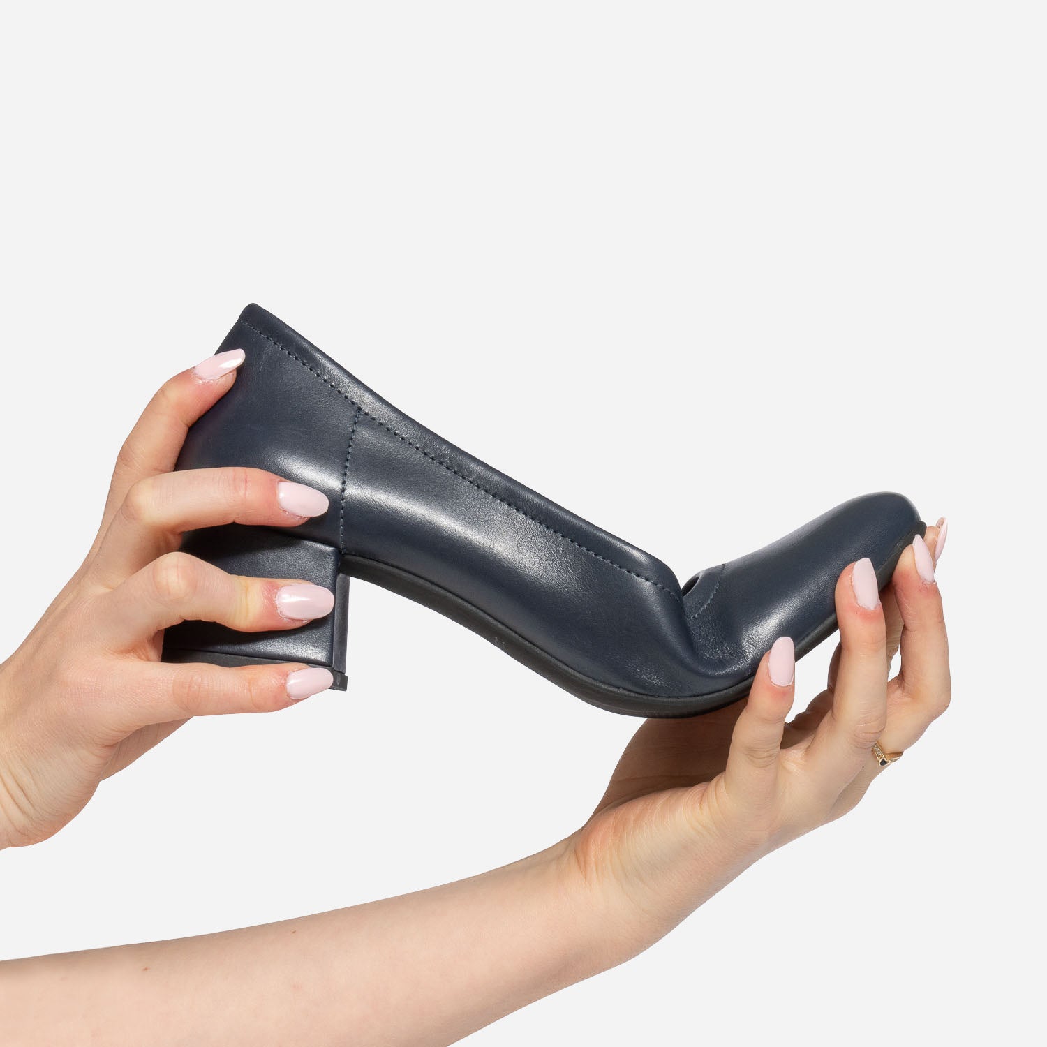 Escarpin bleu marine éco-conçu en cuir