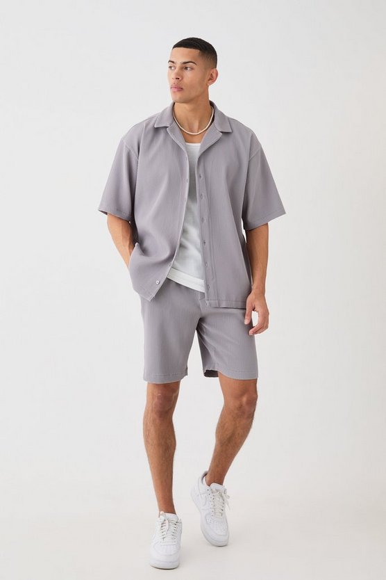 Kurzärmliges Oversize Hemd und Shorts