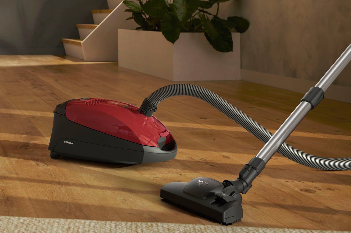 Miele Bodenstaubsauger Classic C1 CarCare PowerLine Staubsauger mit Beutel / 800 Watt, 800 W, mit Beutel