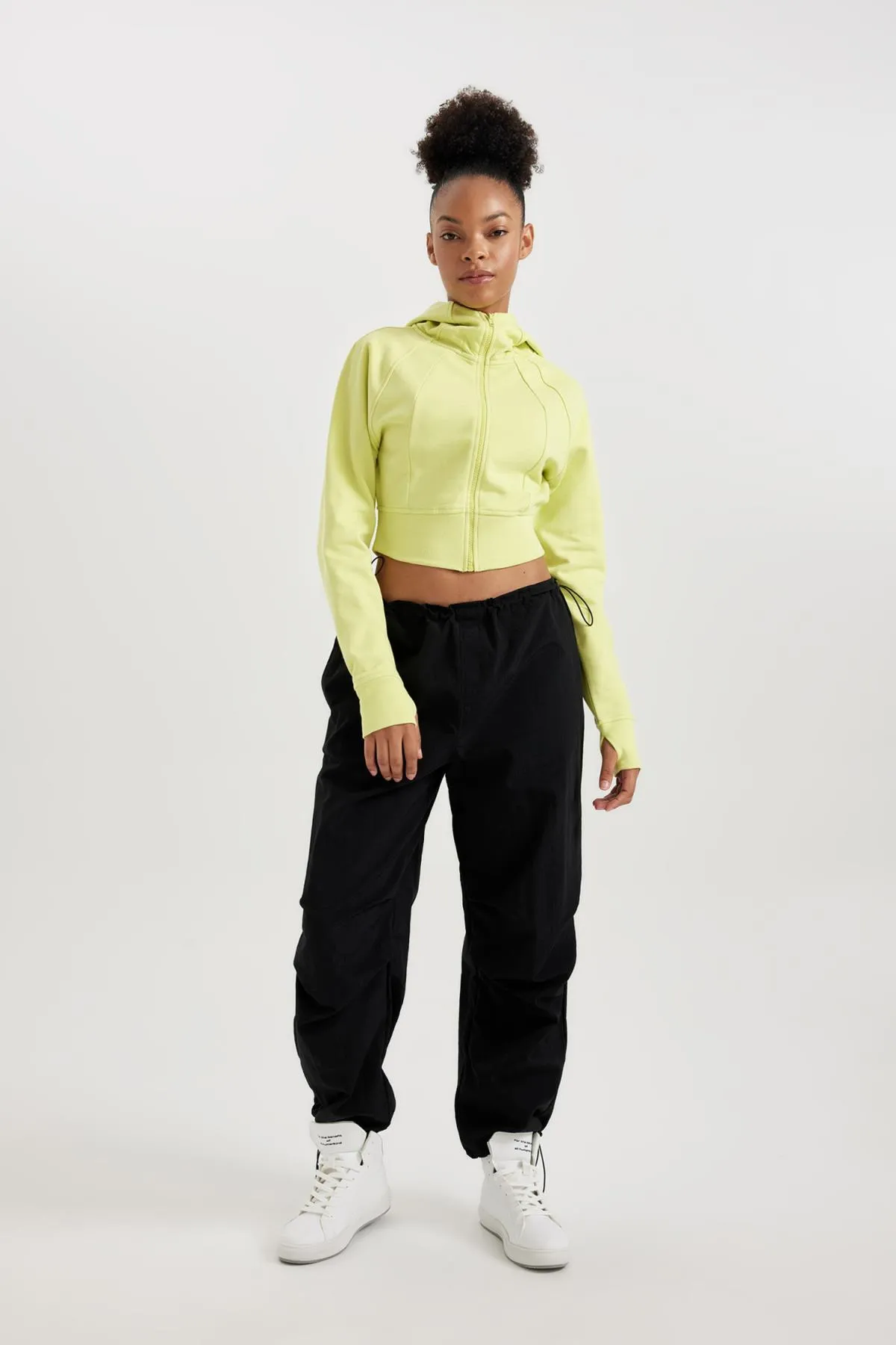 DeFacto  Lange Jogginghose mit elastischem Bein und Fallschirmtaschen-Passform