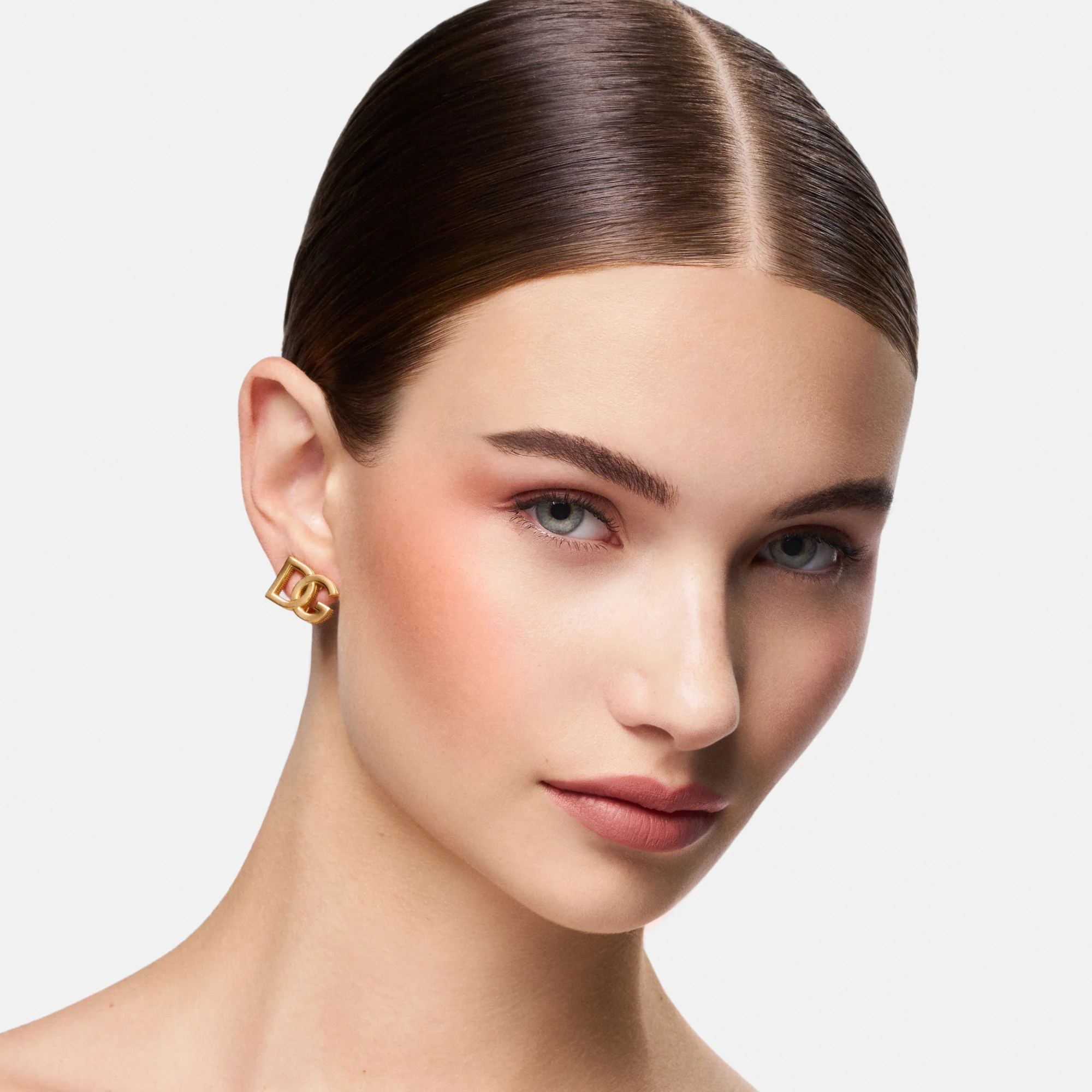 Róż do policzków i oczu w kompakcie i długotrwały cień do powiek – róż w kompakcie, cień do powiek w kompakcie