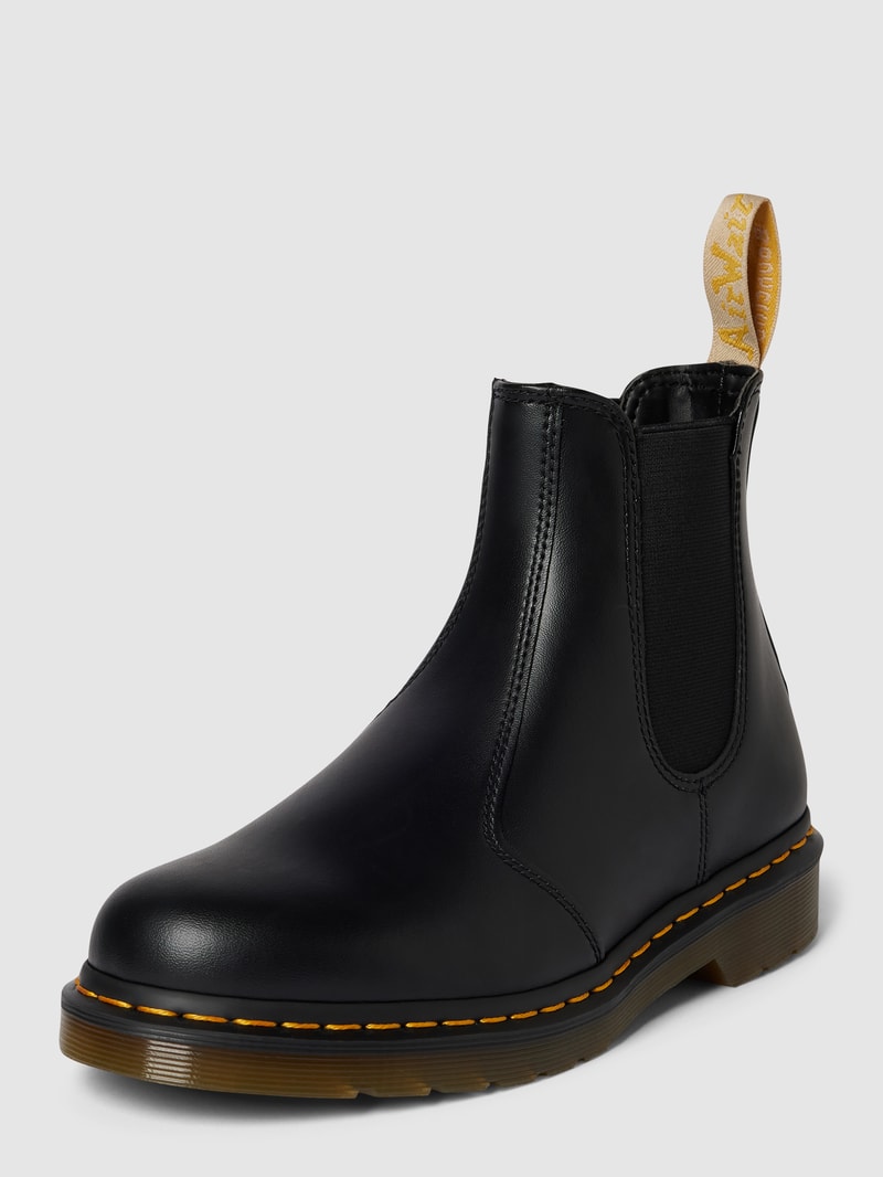 Chelsea Boots in Leder-Optik in schwarz