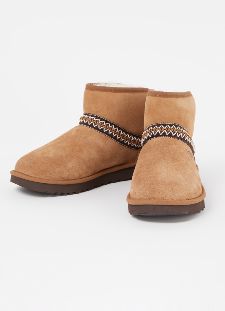 Ghete UGG Classic Mini Crescent din piele întoarsă
