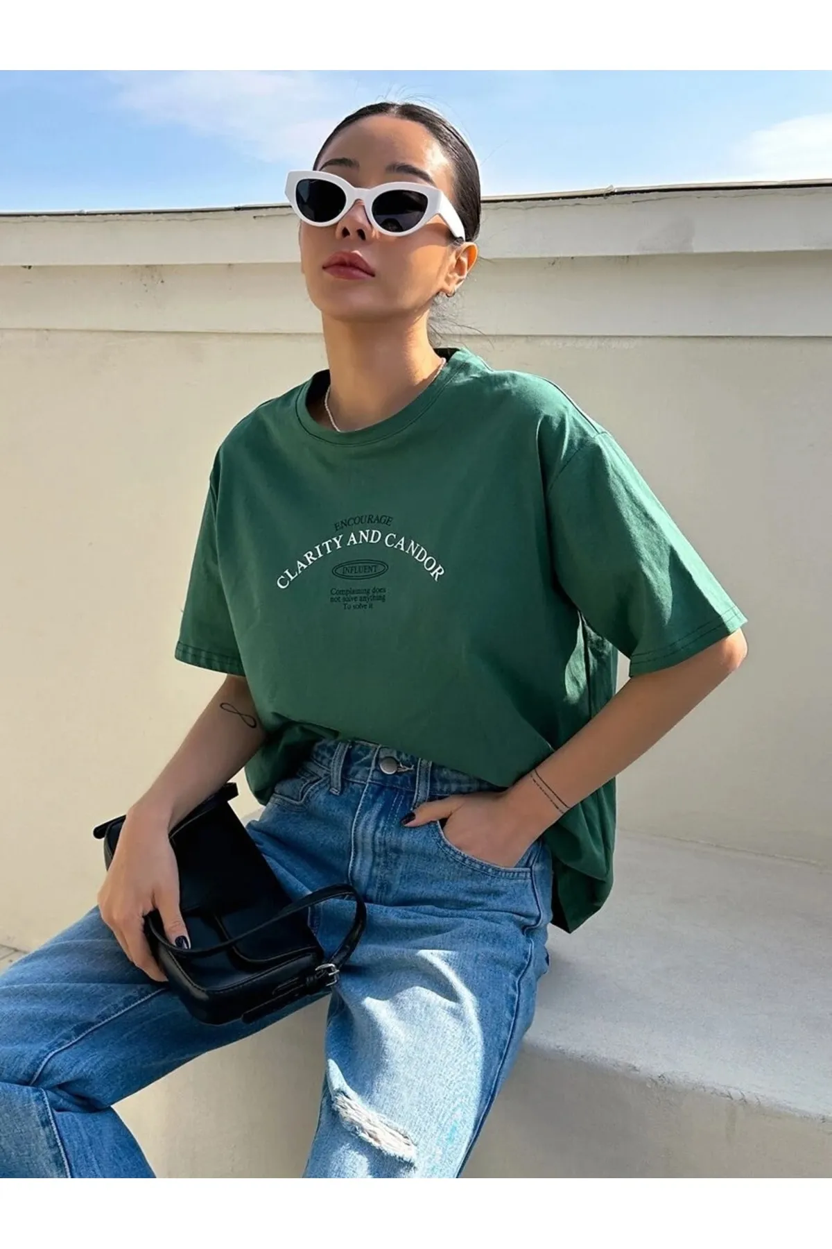 MOONBULL  Unisex-T-Shirt mit Aufdruck „Clarity And Candor“ in Übergröße