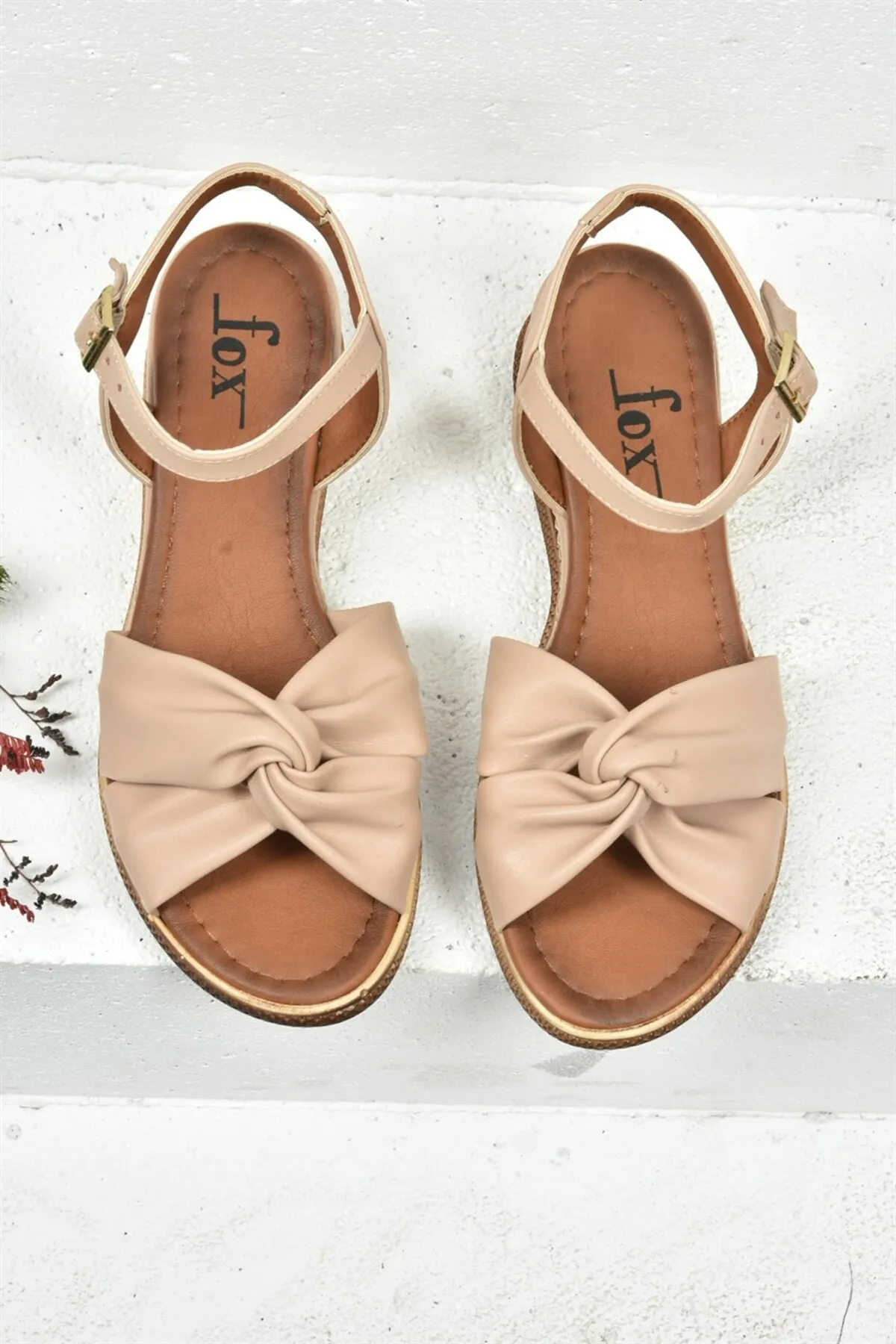 Fox Shoes  Hellbraune Damensandalen mit Keilabsatz K674300409