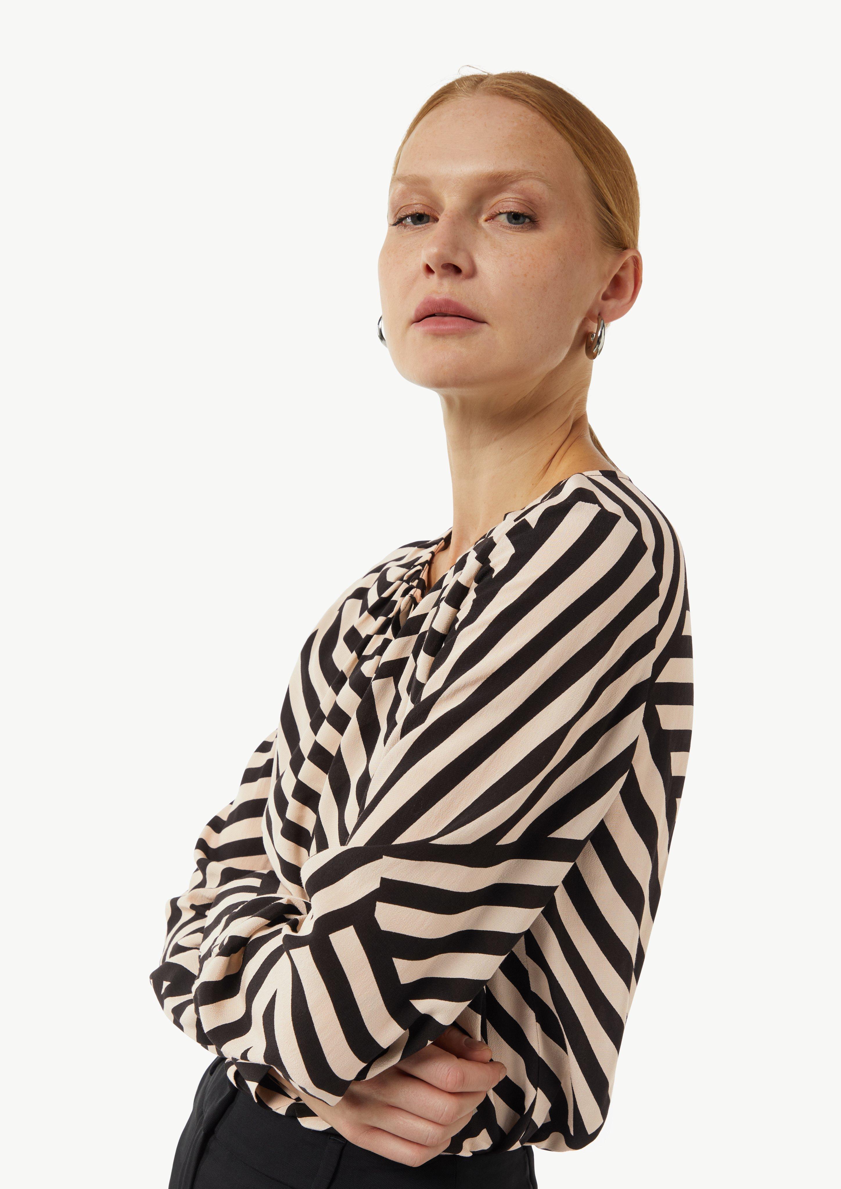 Crêpe-Bluse mit All-over-Print und Faltendetails - schwarz