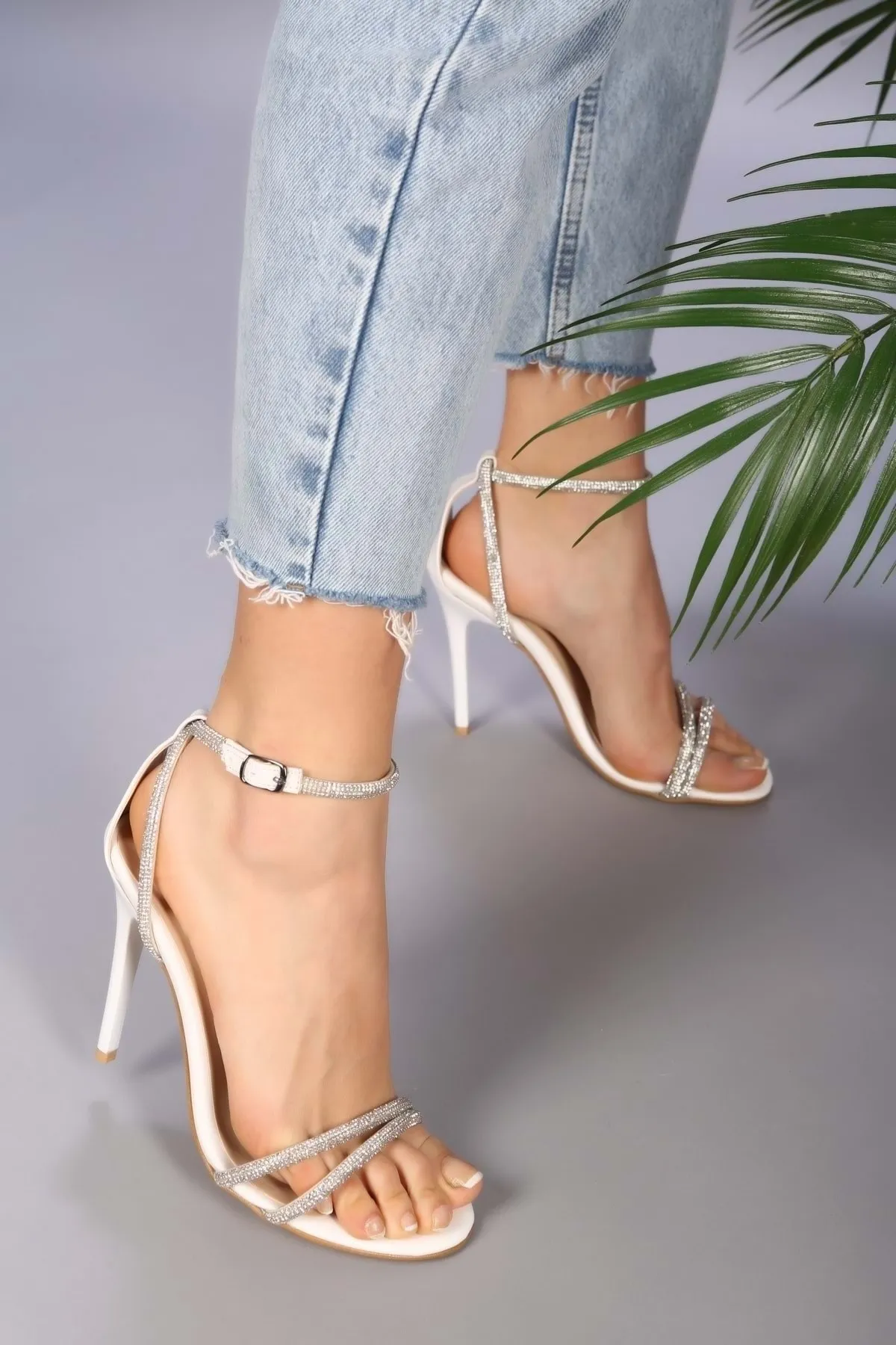Shoeberry  Weiße Stivali-Schuhe mit geripptem Steinabsatz für Damen